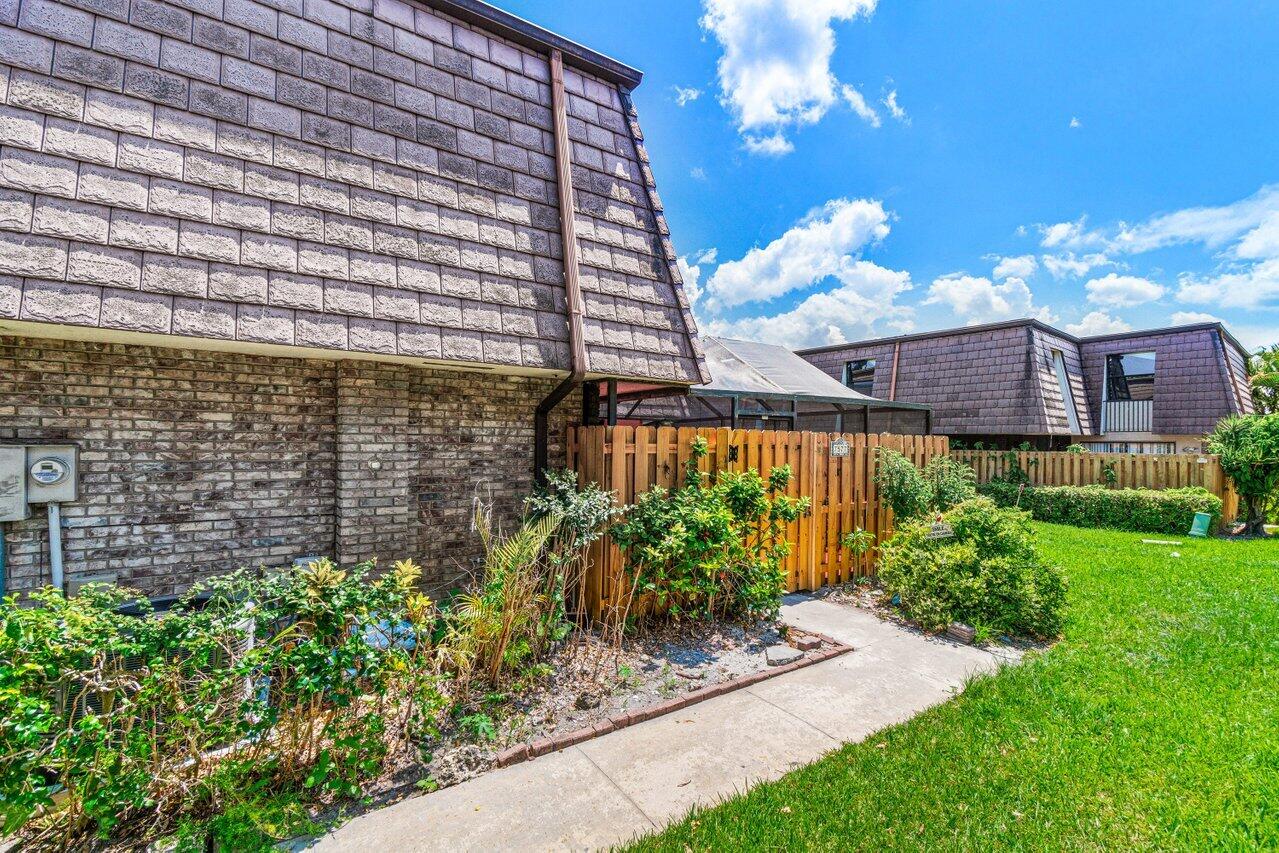 7577 Courtyard Run W