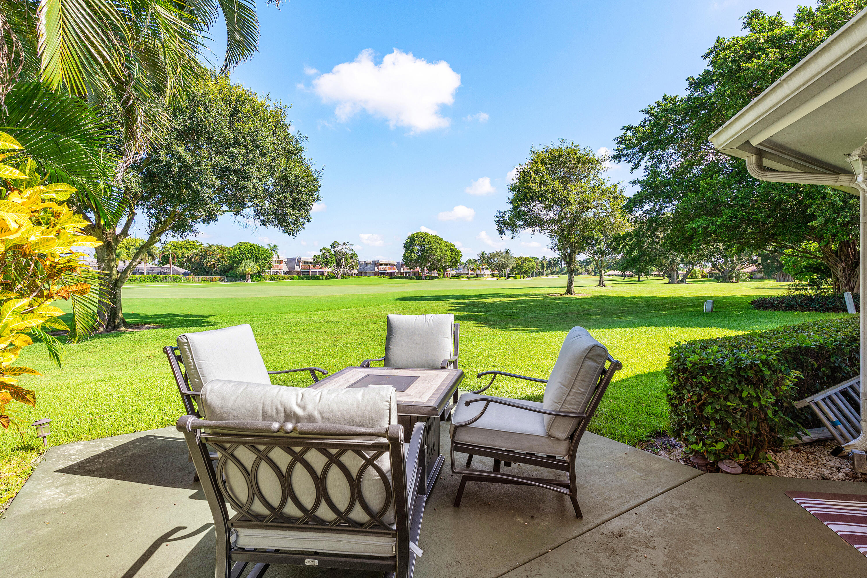 367 Villa Drive S
