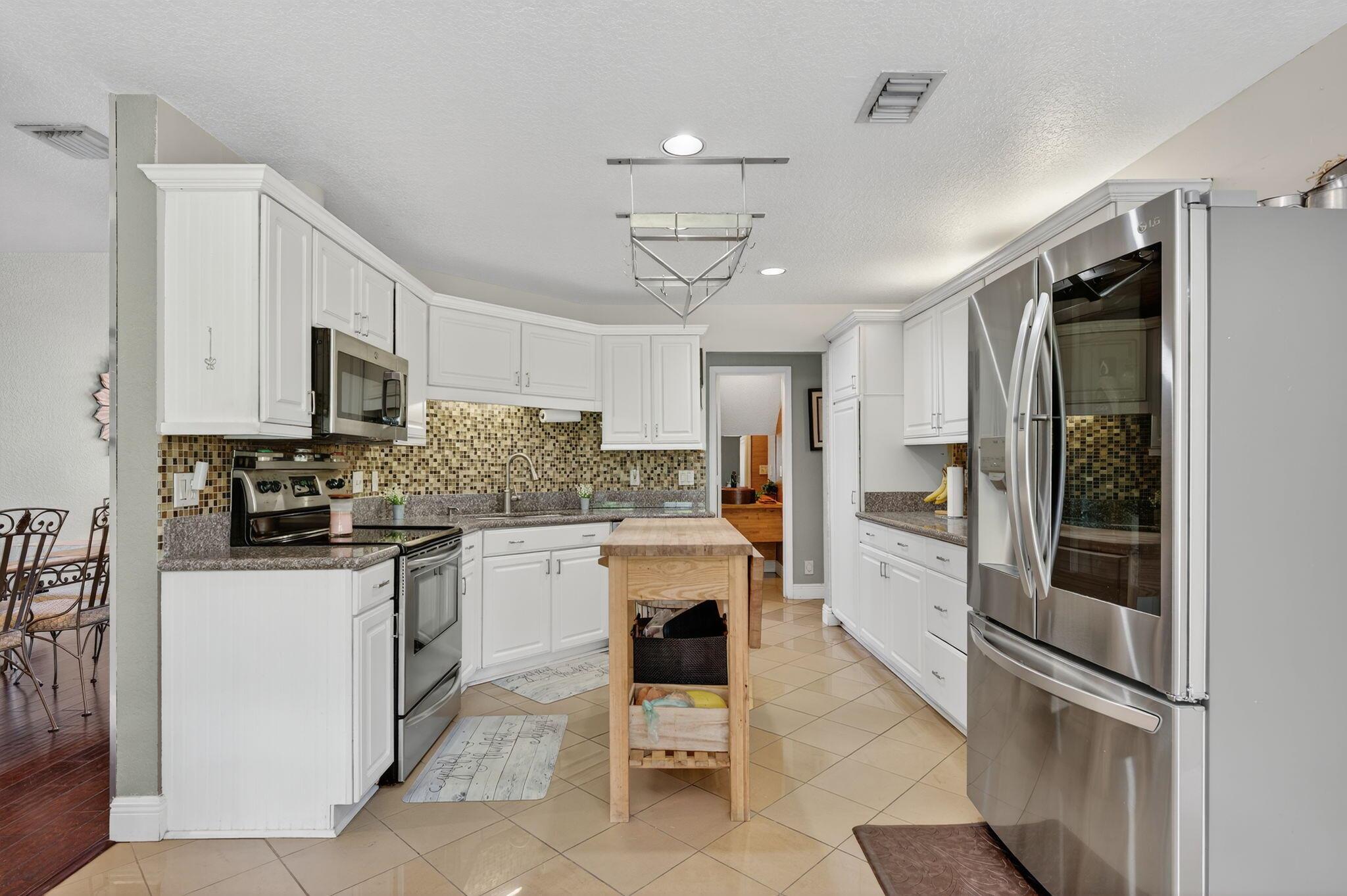 5565 American Circle