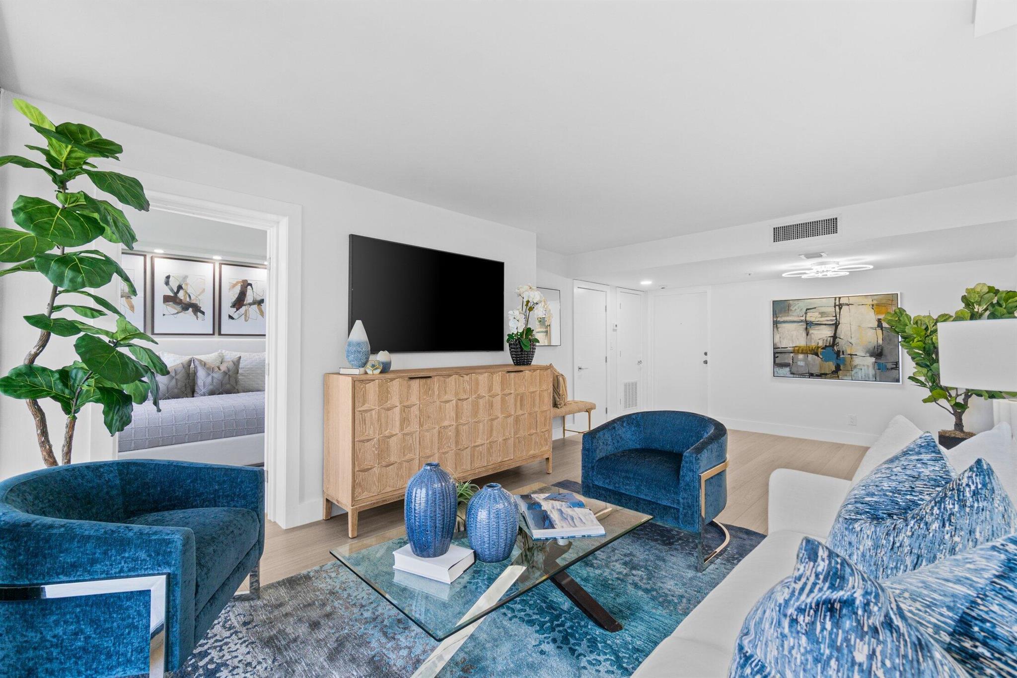 7819 Lakeside Blvd. 886