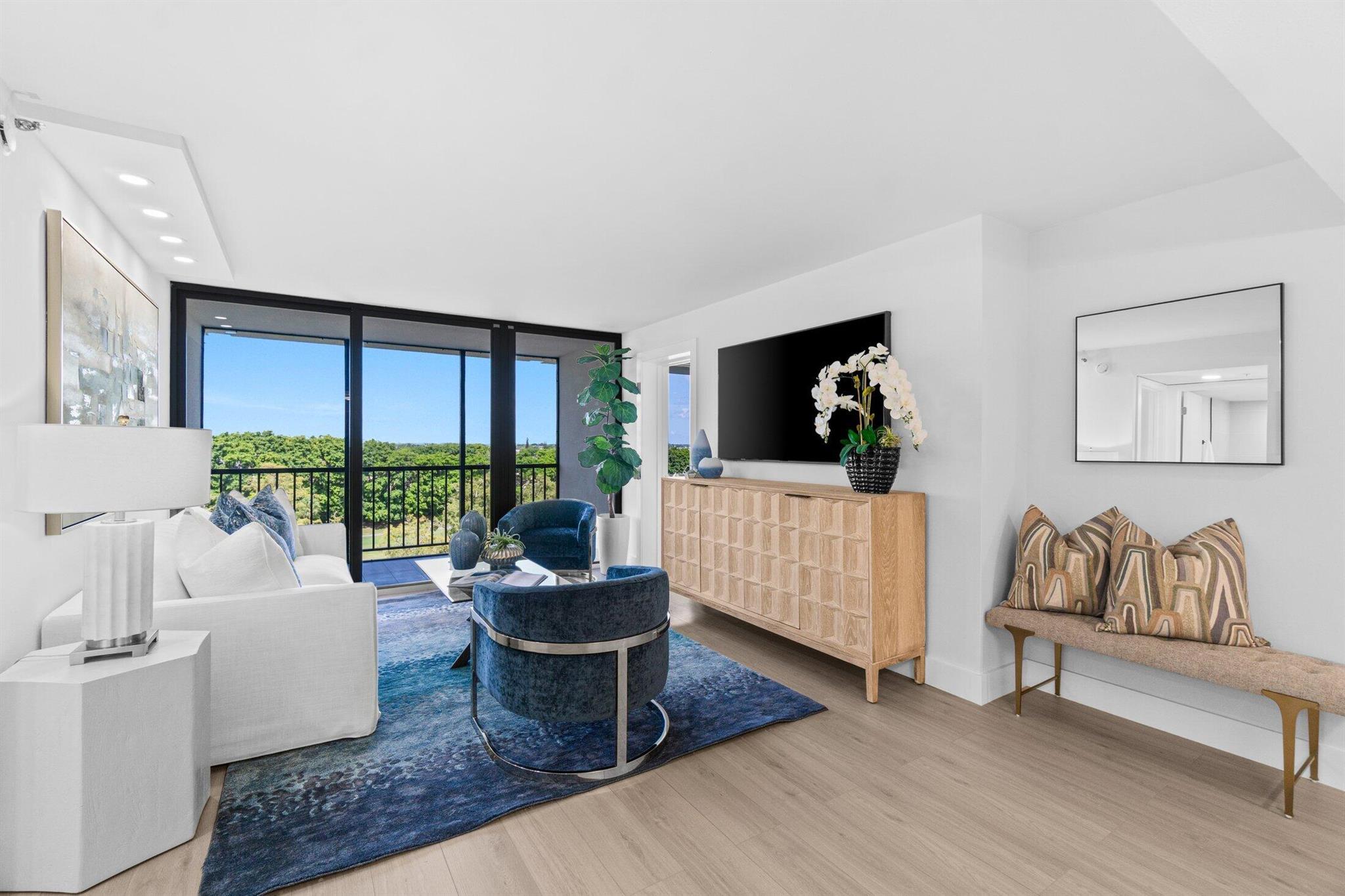 7819 Lakeside Blvd. 886