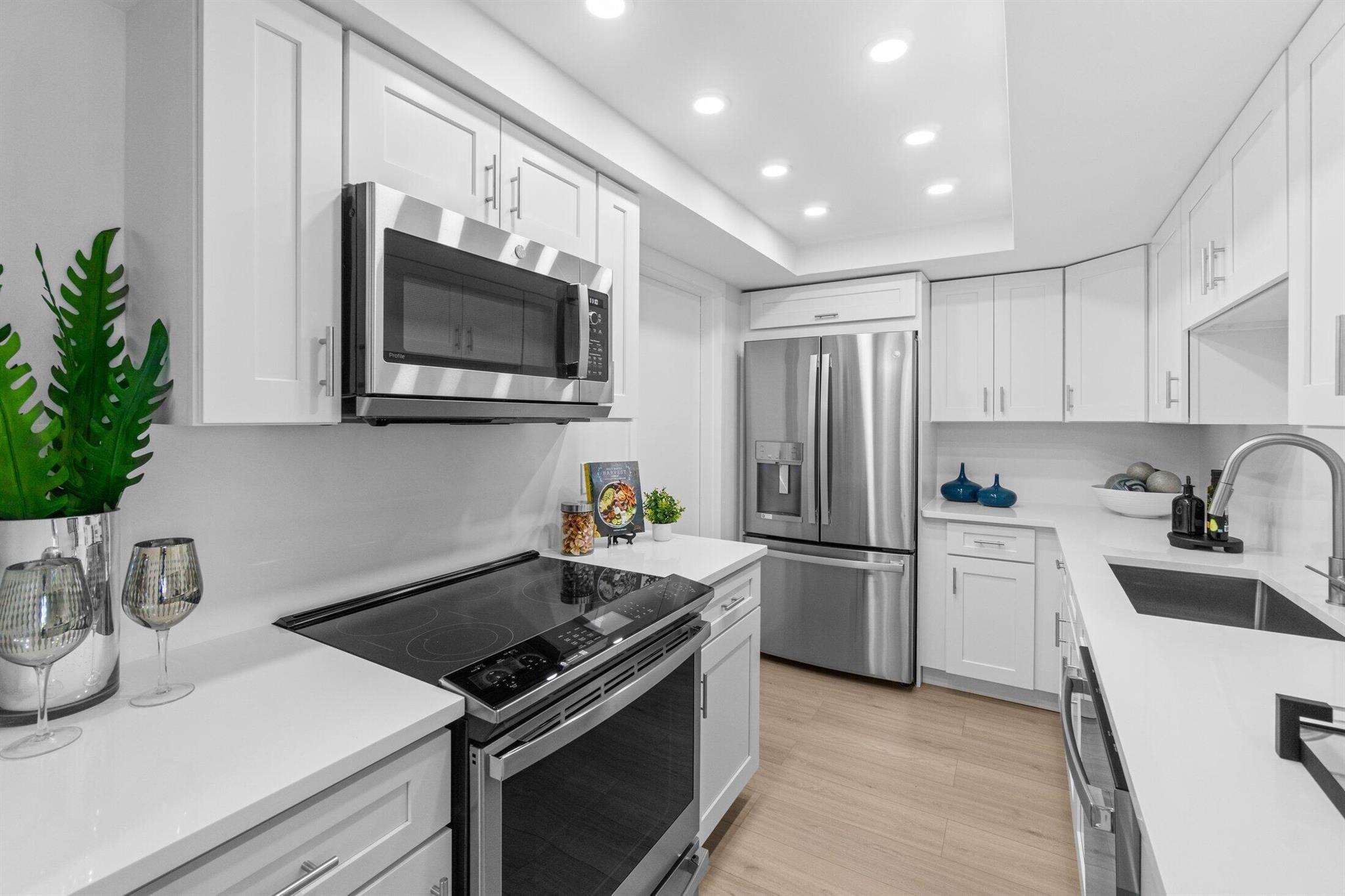 7819 Lakeside Blvd. 886