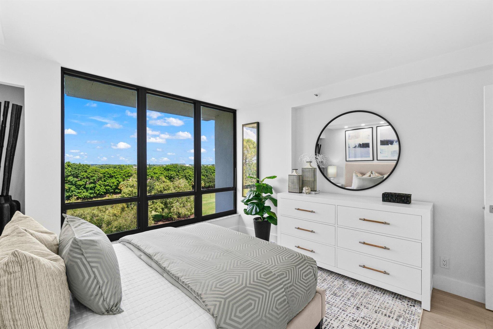 7819 Lakeside Blvd. 886