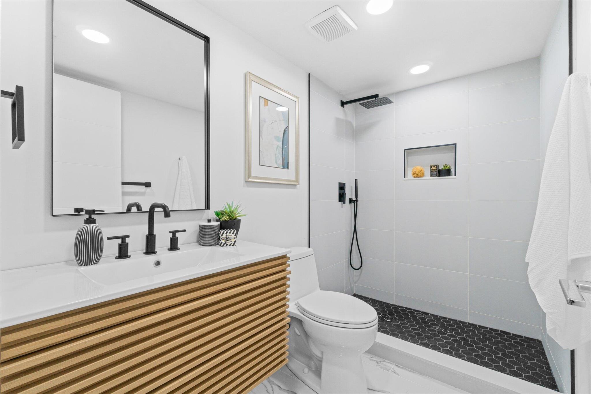 7819 Lakeside Blvd. 886