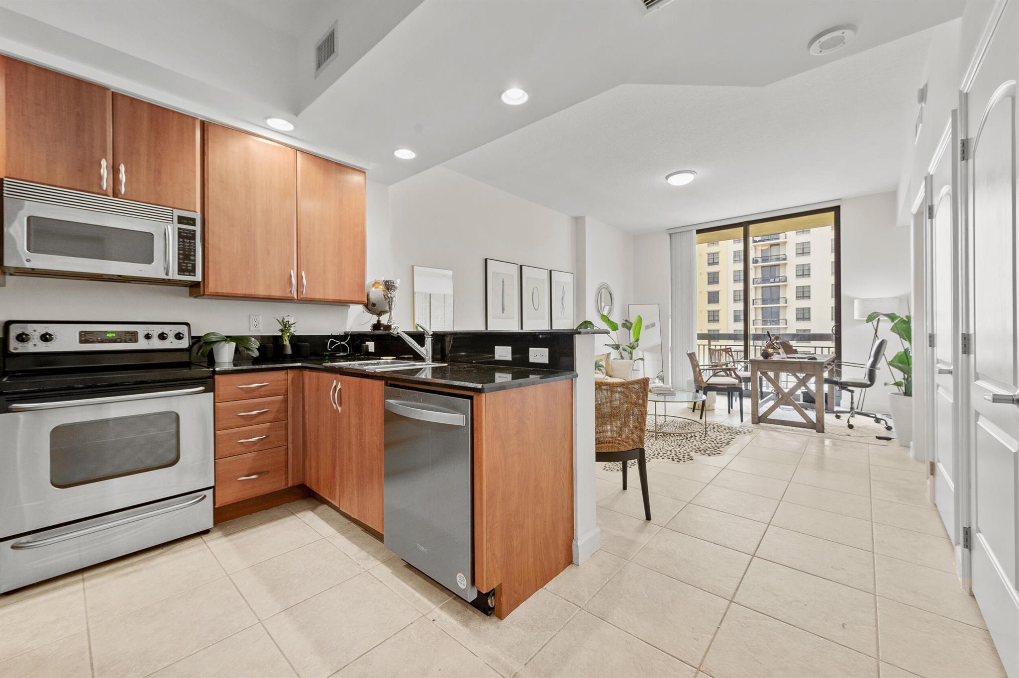 801 S Olive Avenue 1123