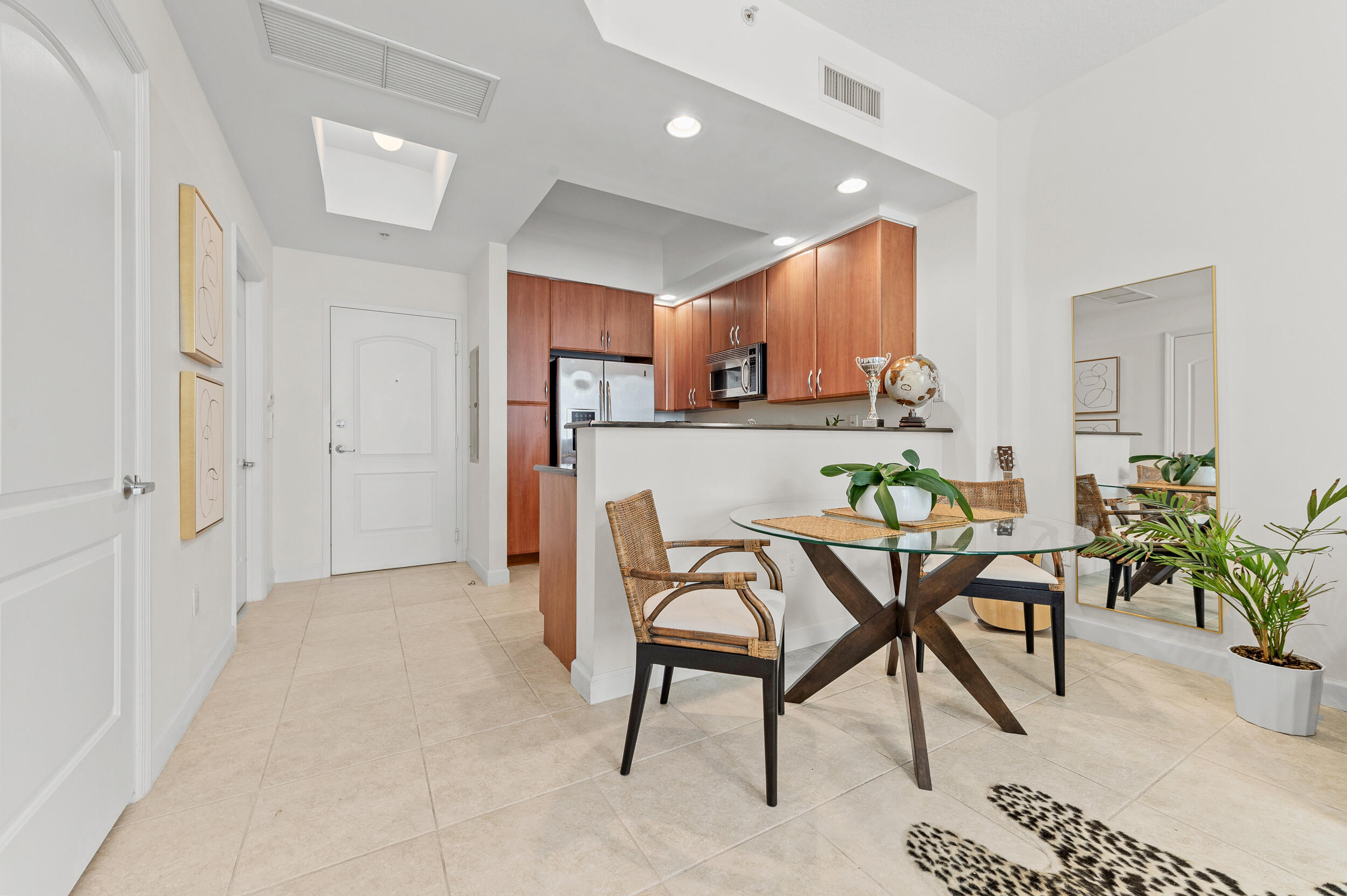 801 S Olive Avenue 1123