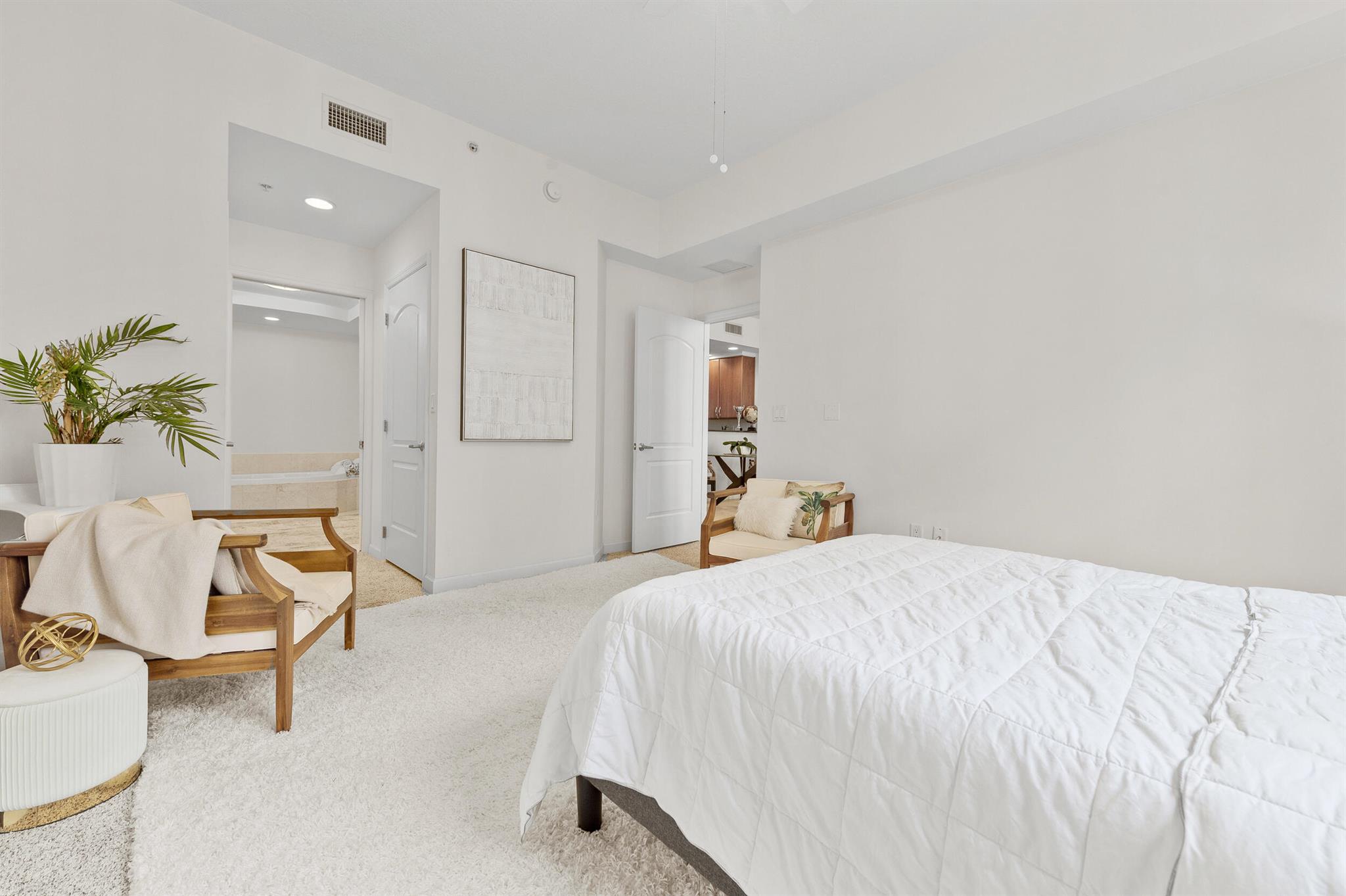 801 S Olive Avenue 1123