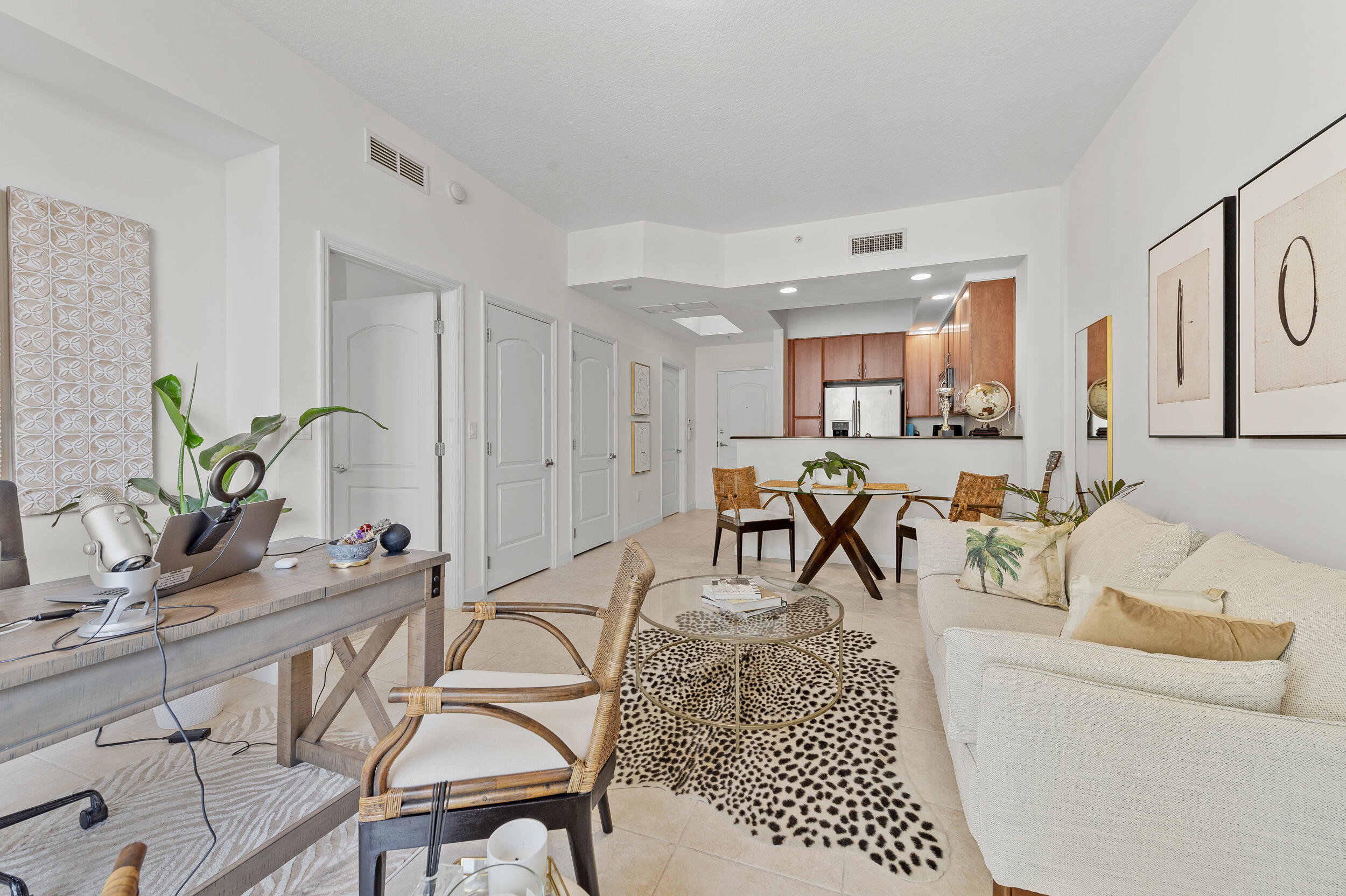 801 S Olive Avenue 1123