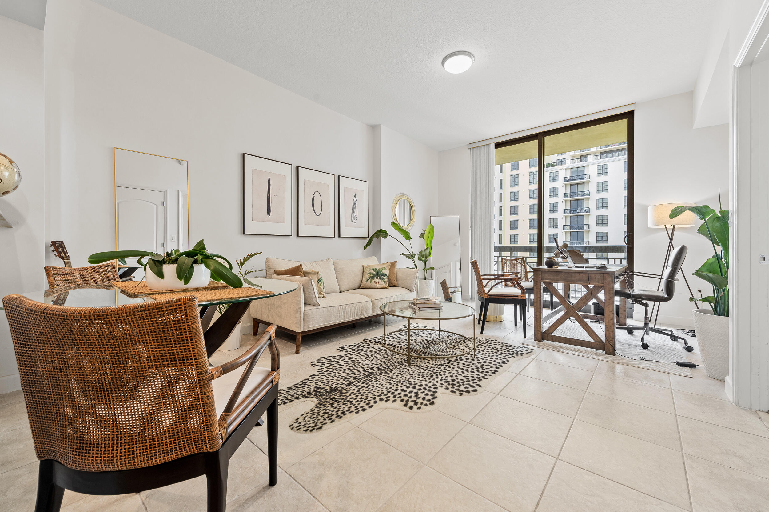 801 S Olive Avenue 1123