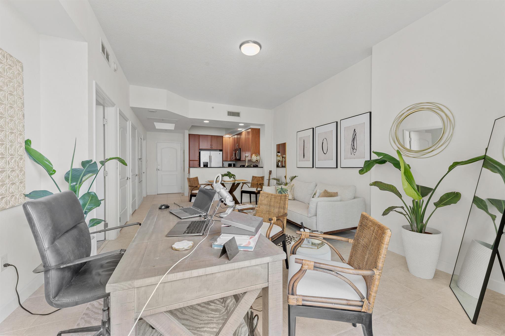 801 S Olive Avenue 1123