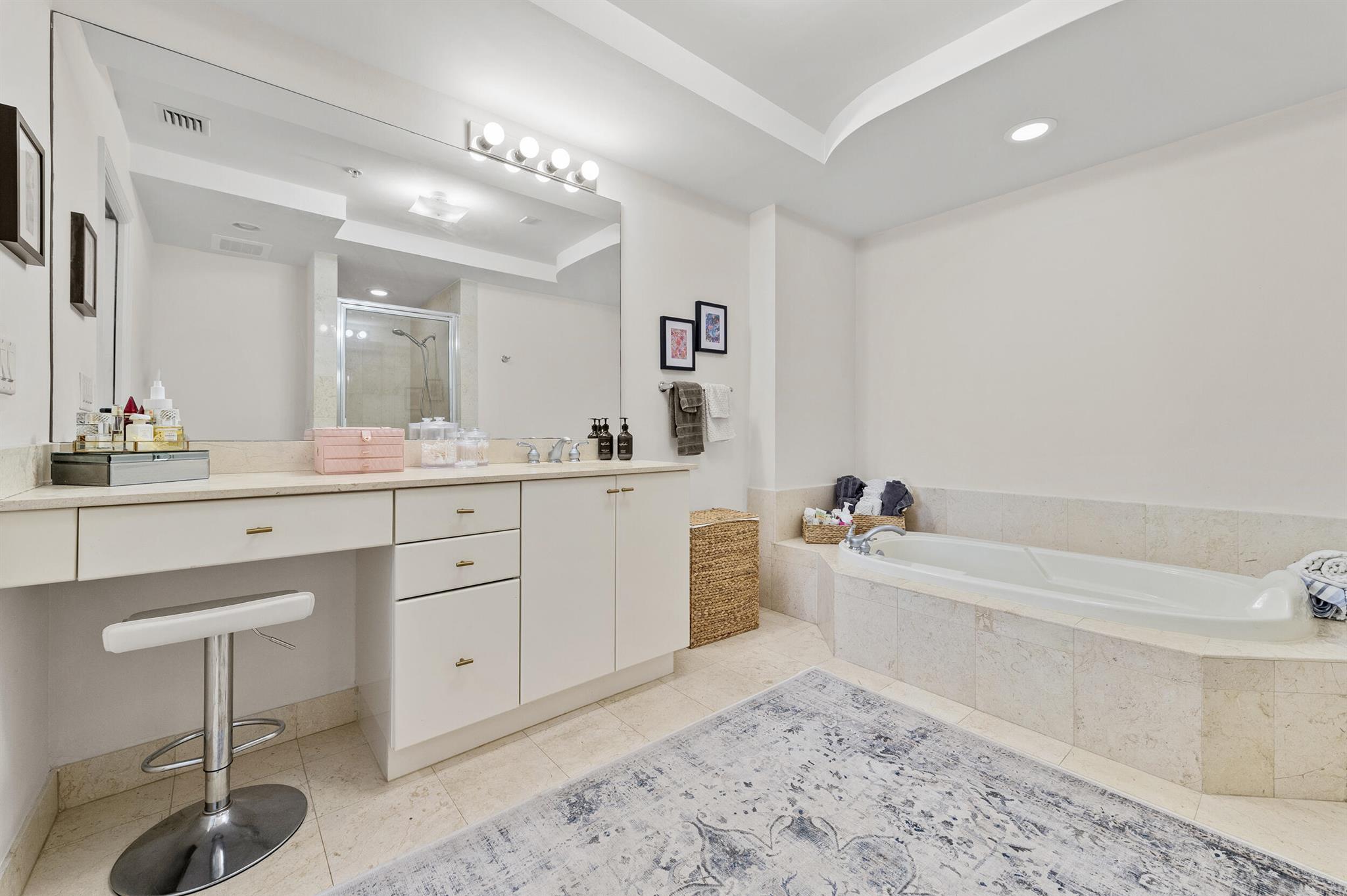 801 S Olive Avenue 1123