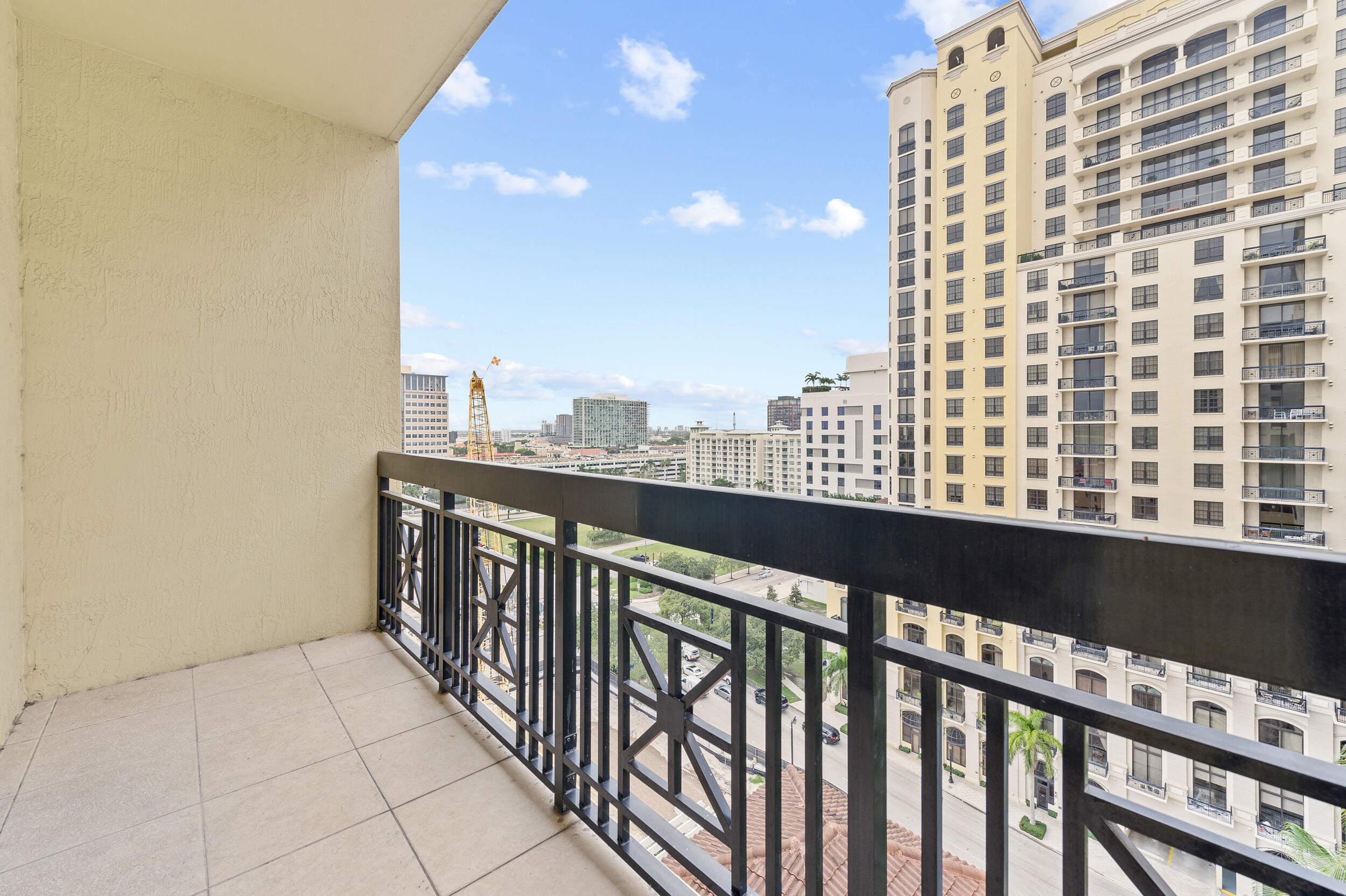 801 S Olive Avenue 1123