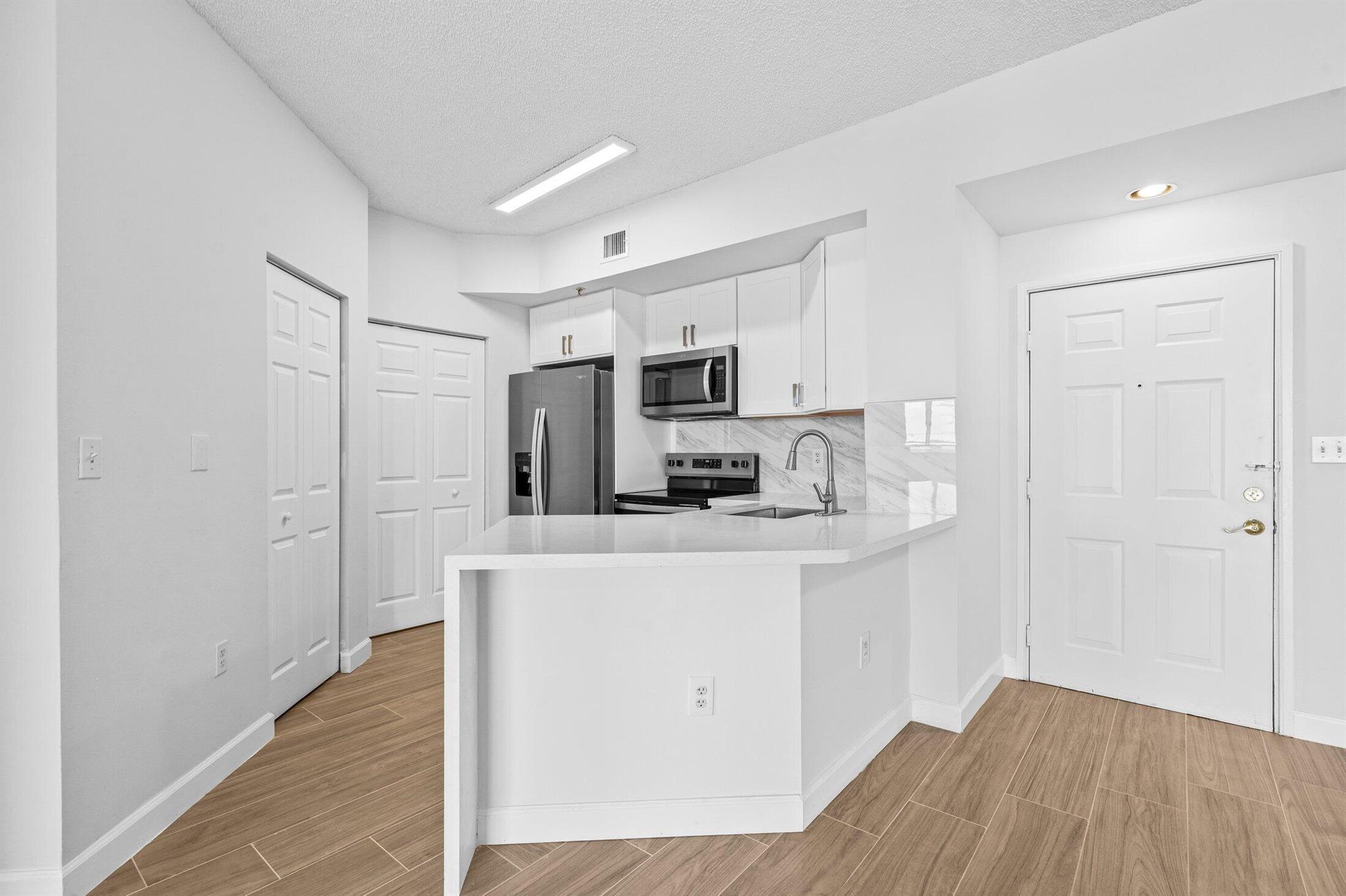 1000 Scotia Drive 604