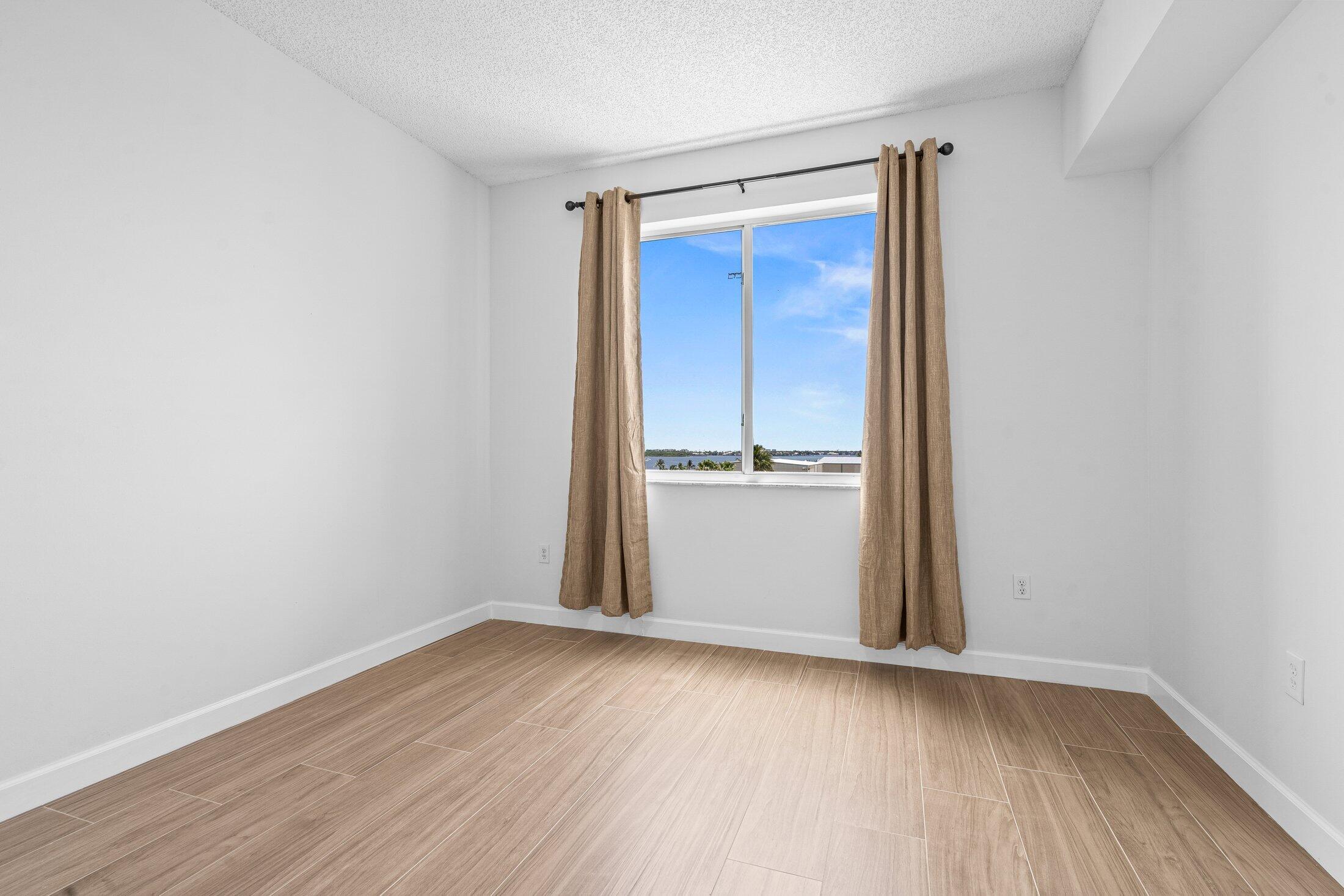 1000 Scotia Drive 604