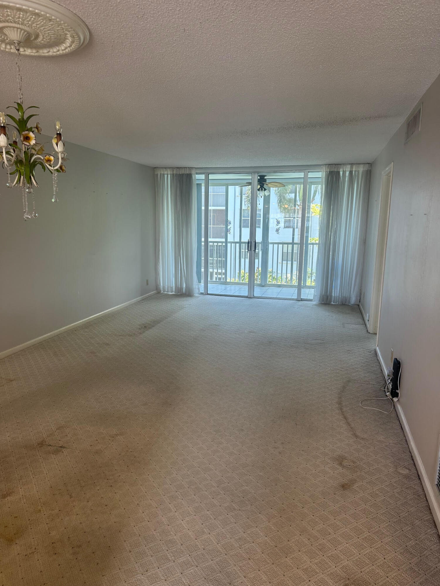 2012 S Federal Highway 303