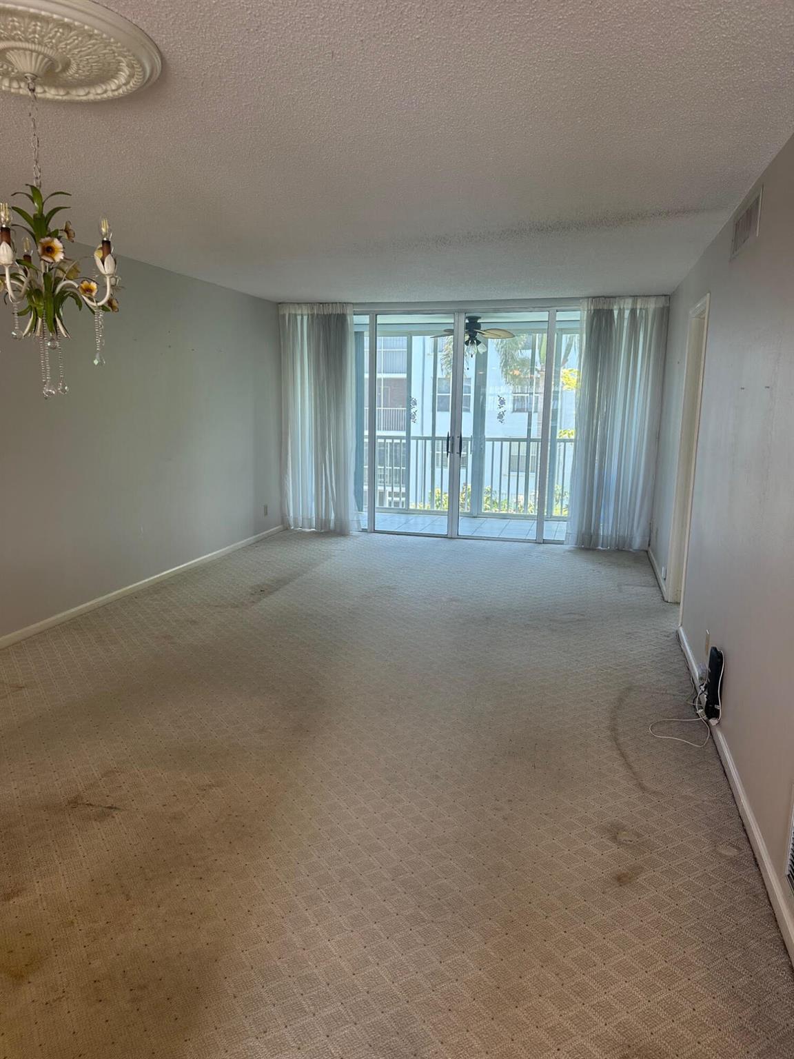 2012 S Federal Highway 303