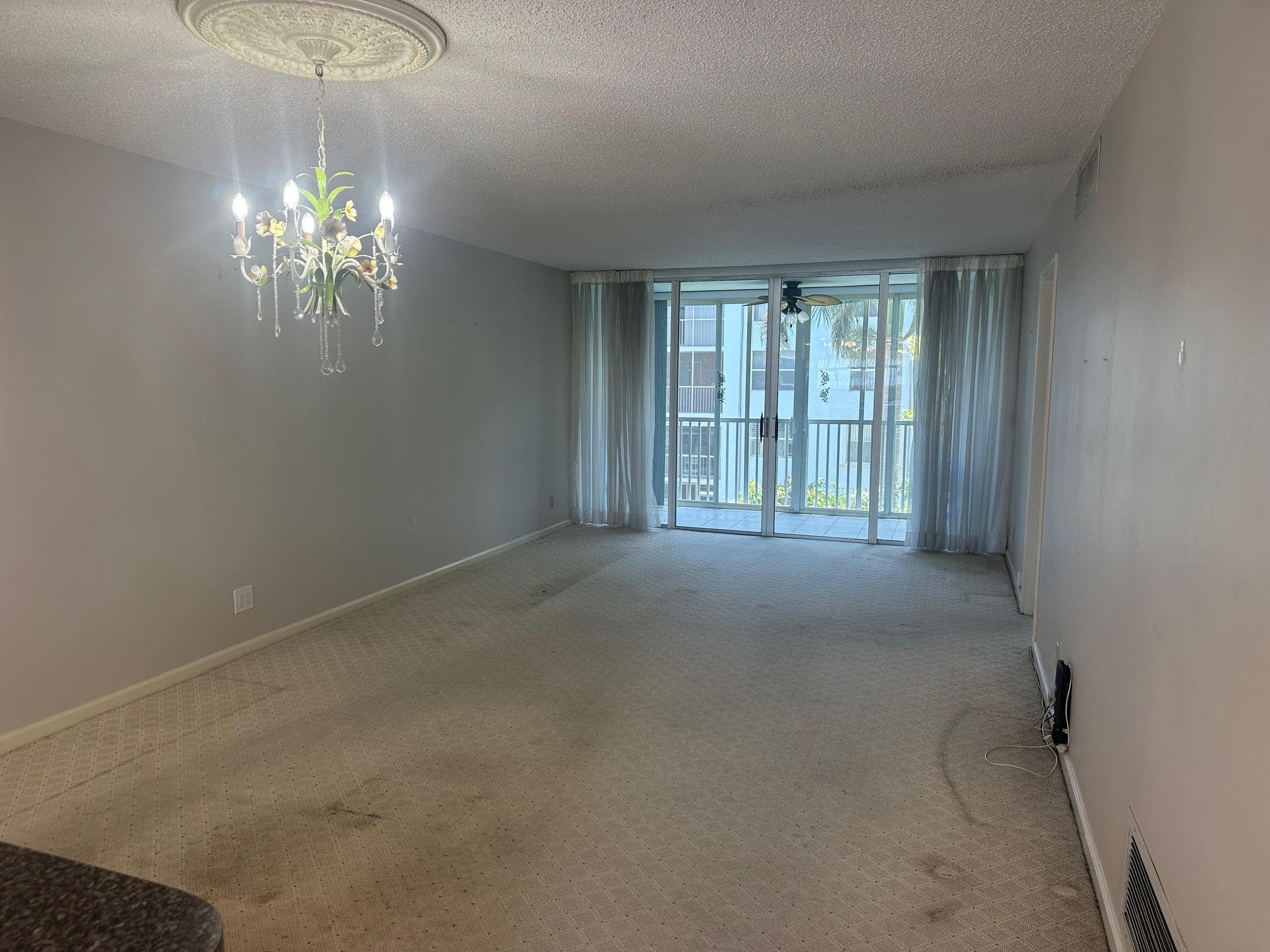 2012 S Federal Highway 303