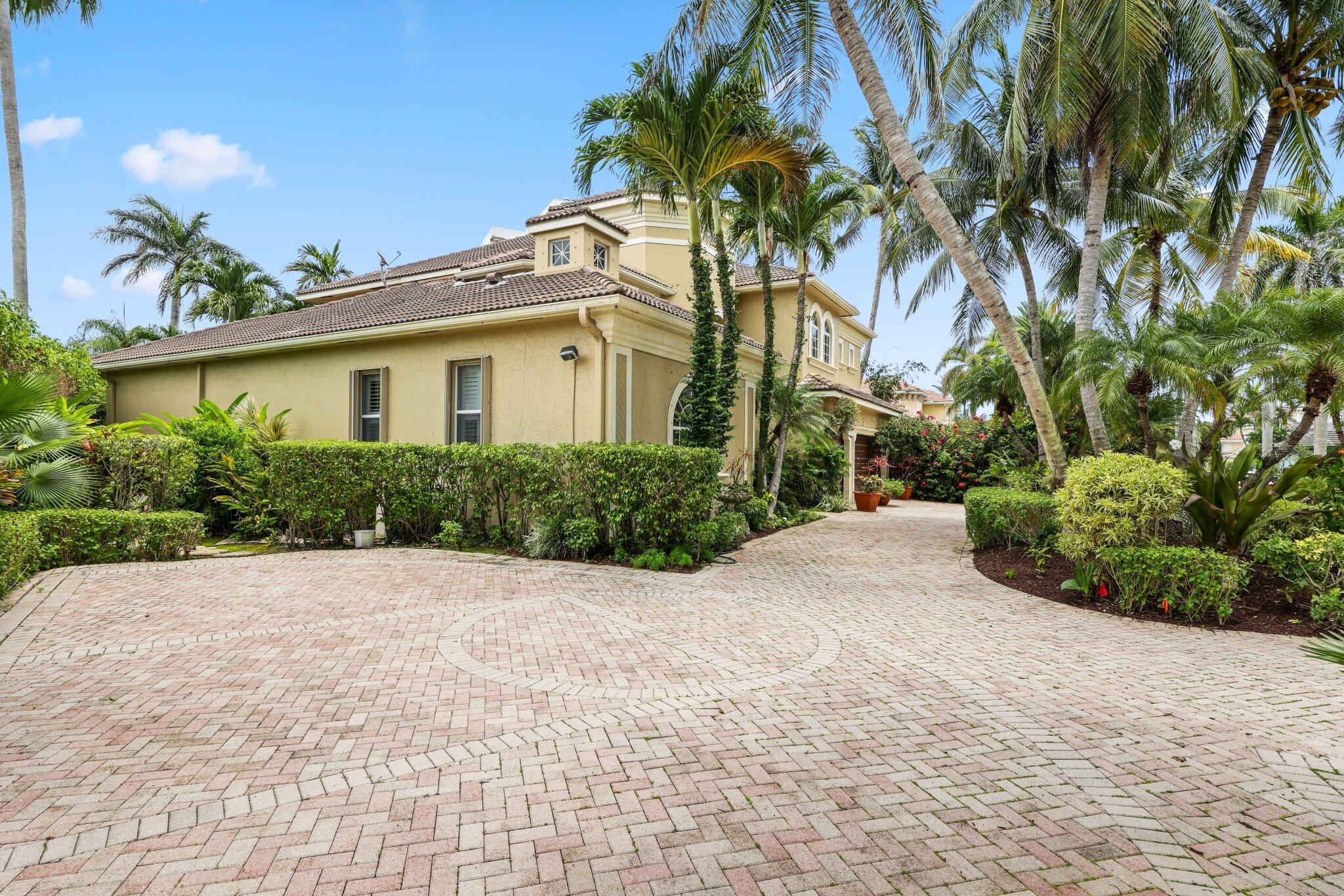 1018 Grand Court