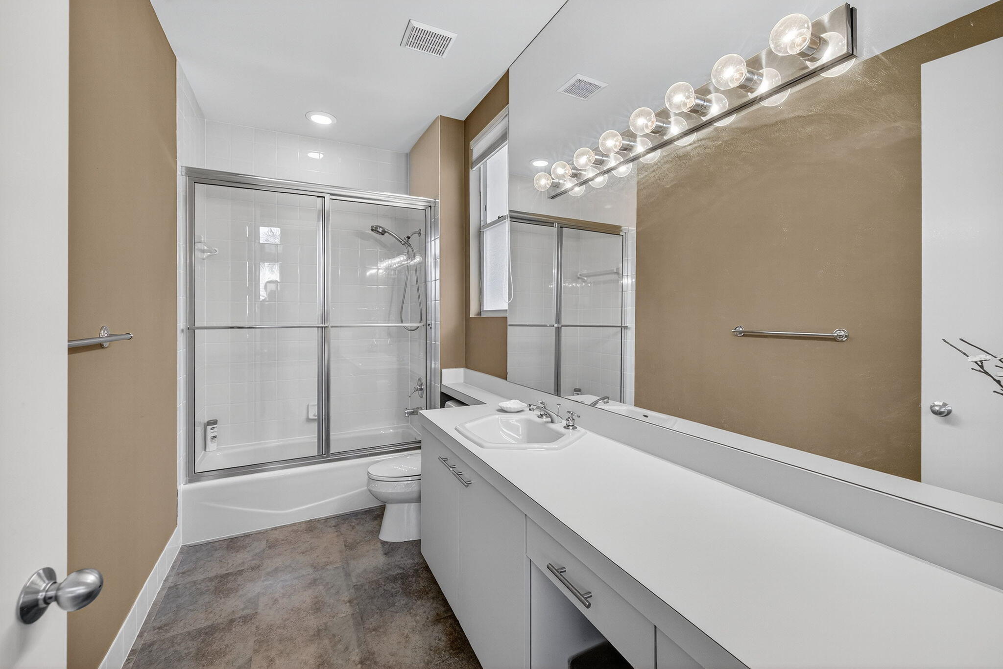 5800 NW 24th Avenue 303