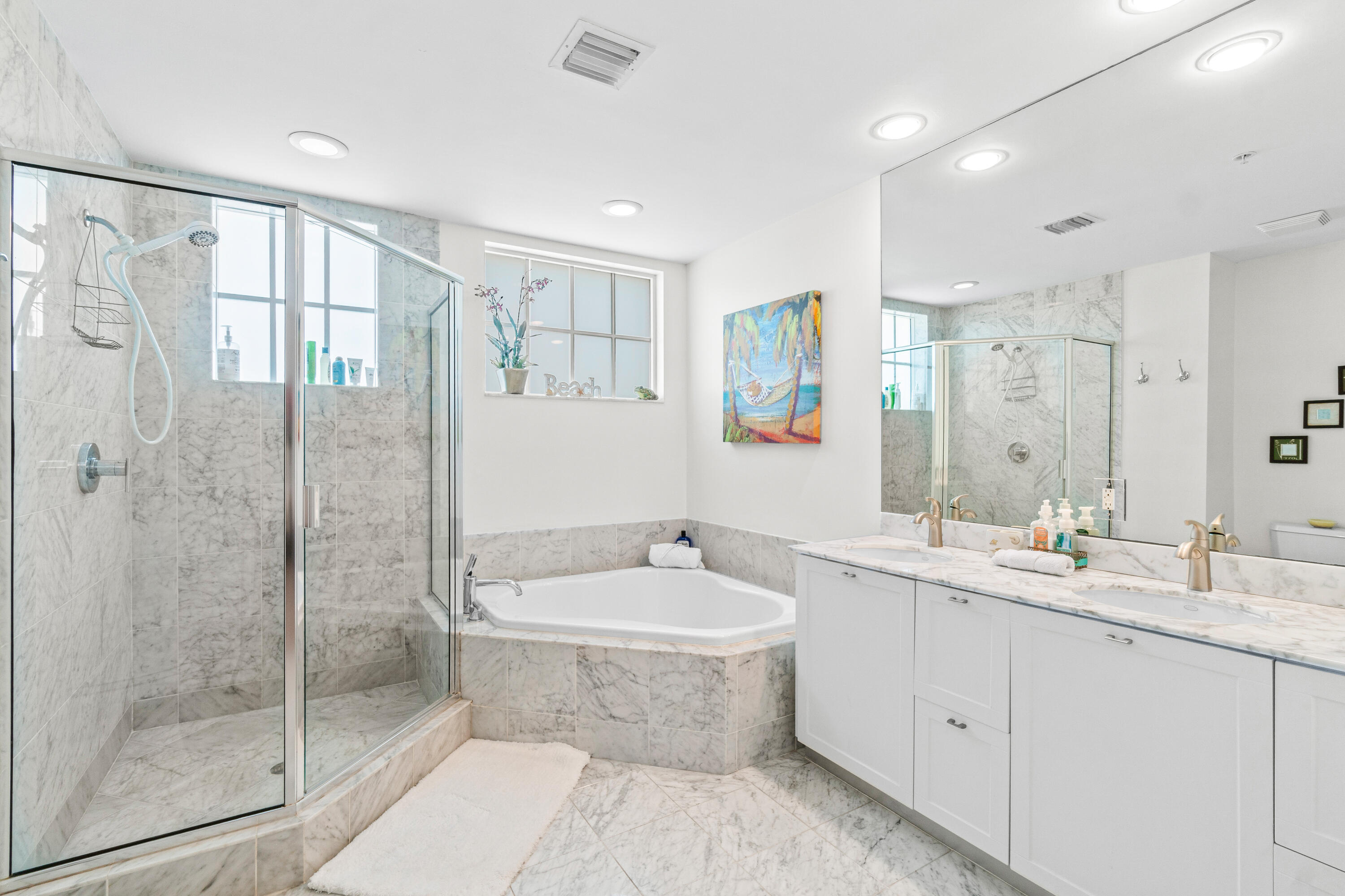 225 NE 1st Street 207