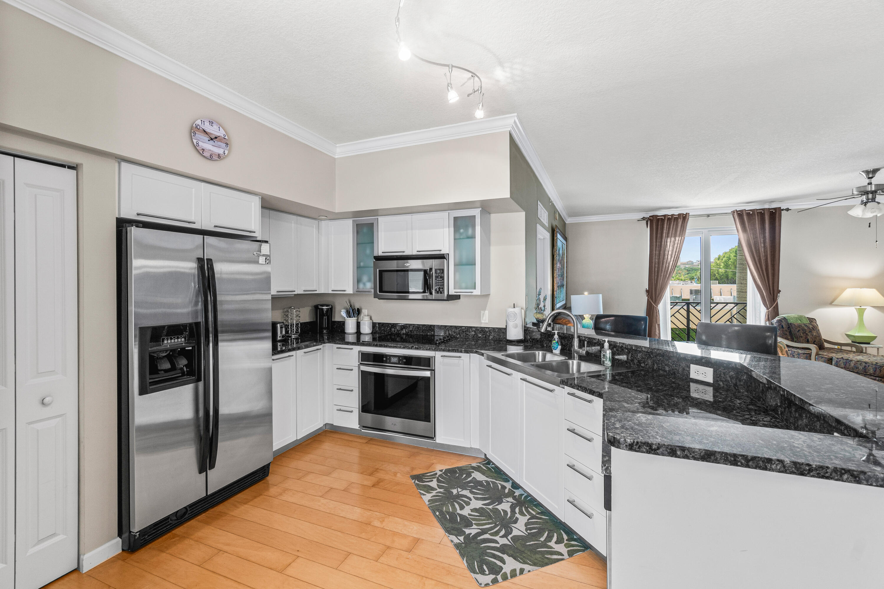 225 NE 1st Street 207