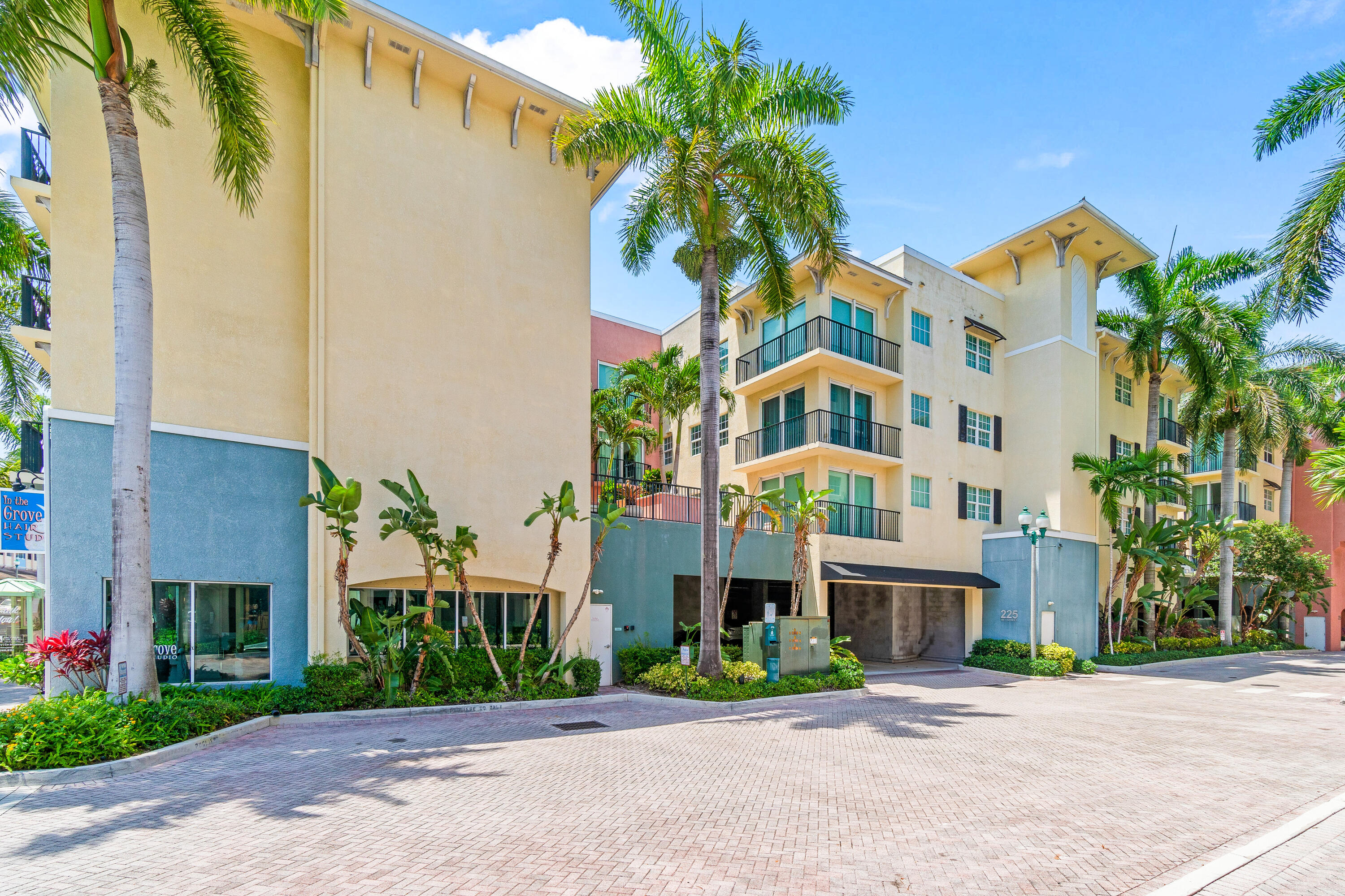 225 NE 1st Street 207