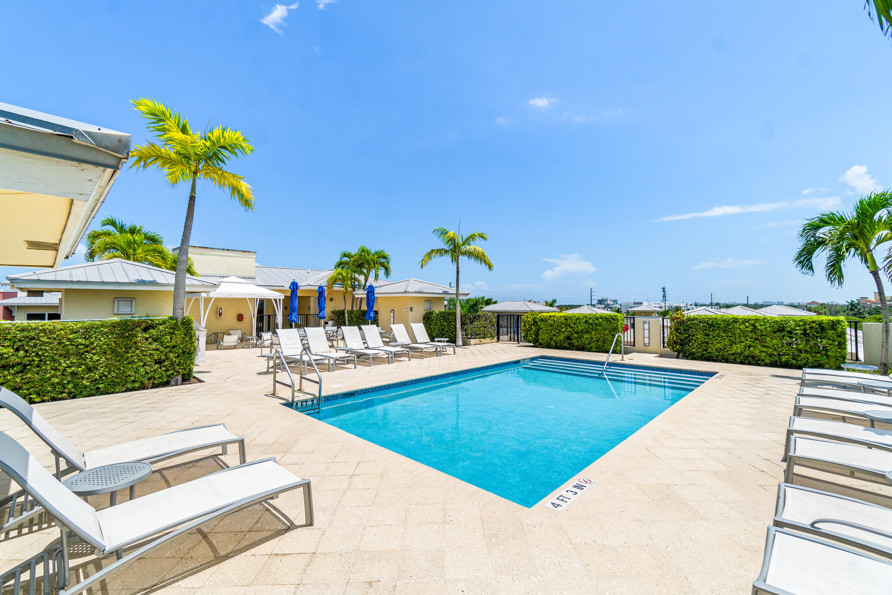 225 NE 1st Street 207