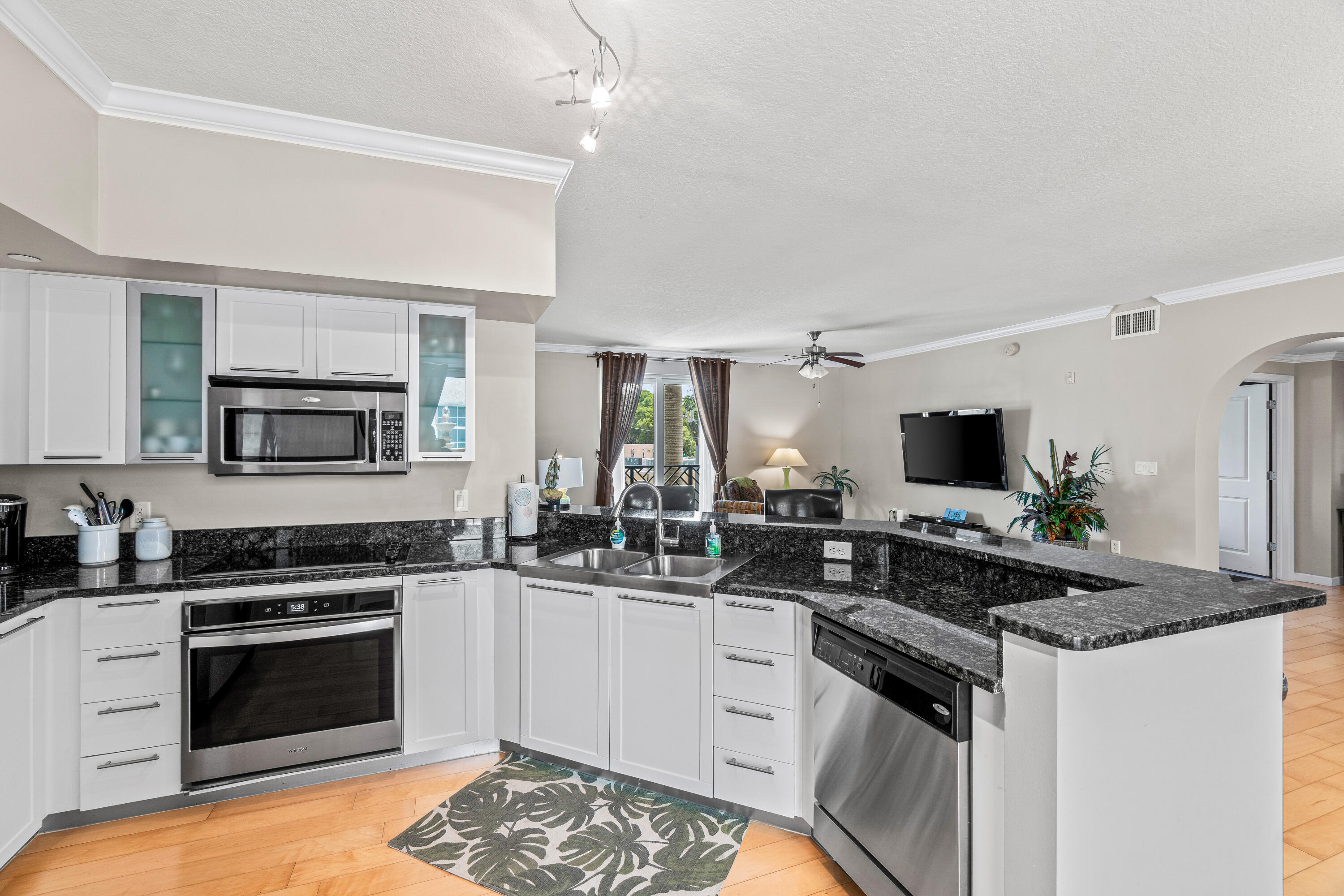 225 NE 1st Street 207