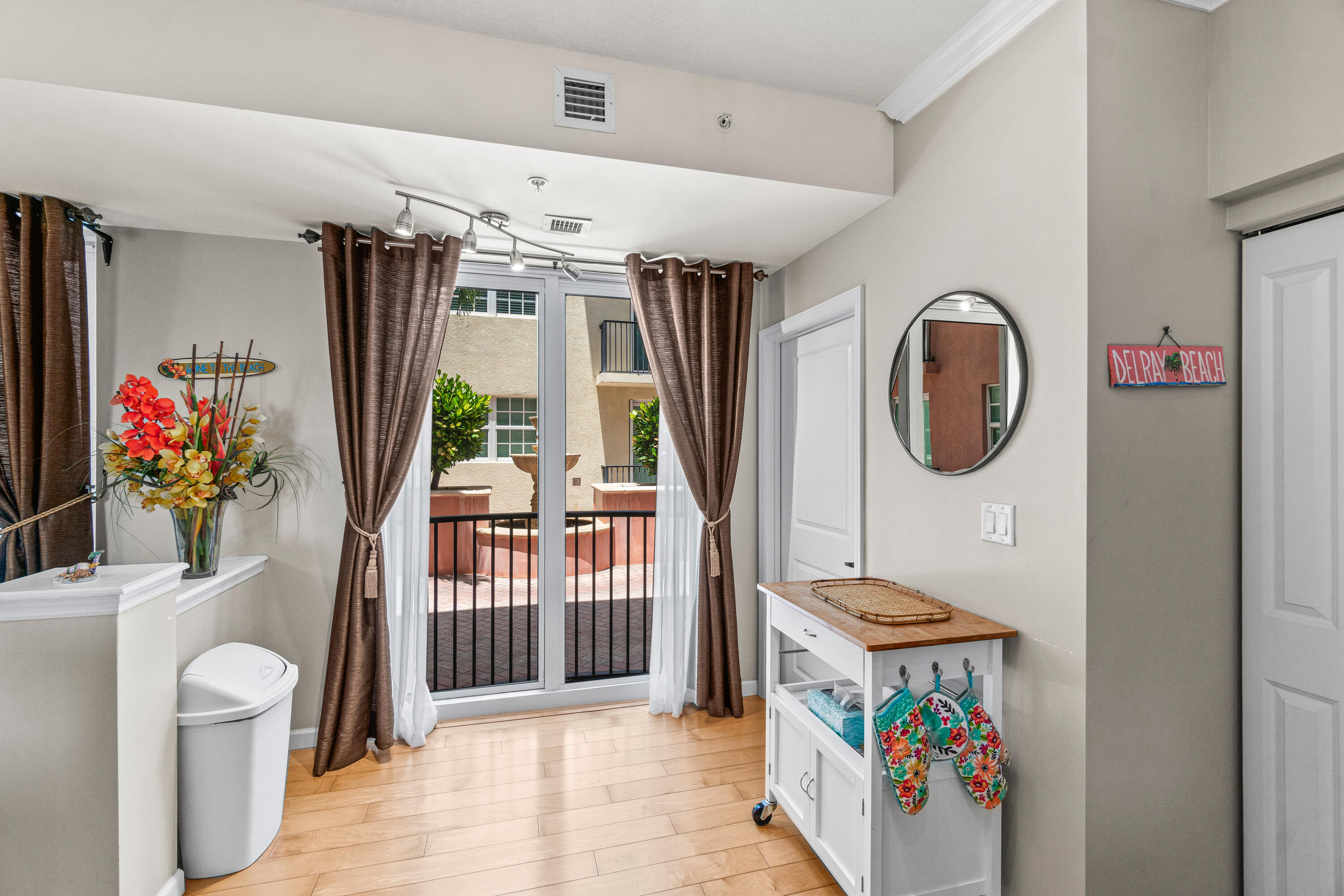 225 NE 1st Street 207