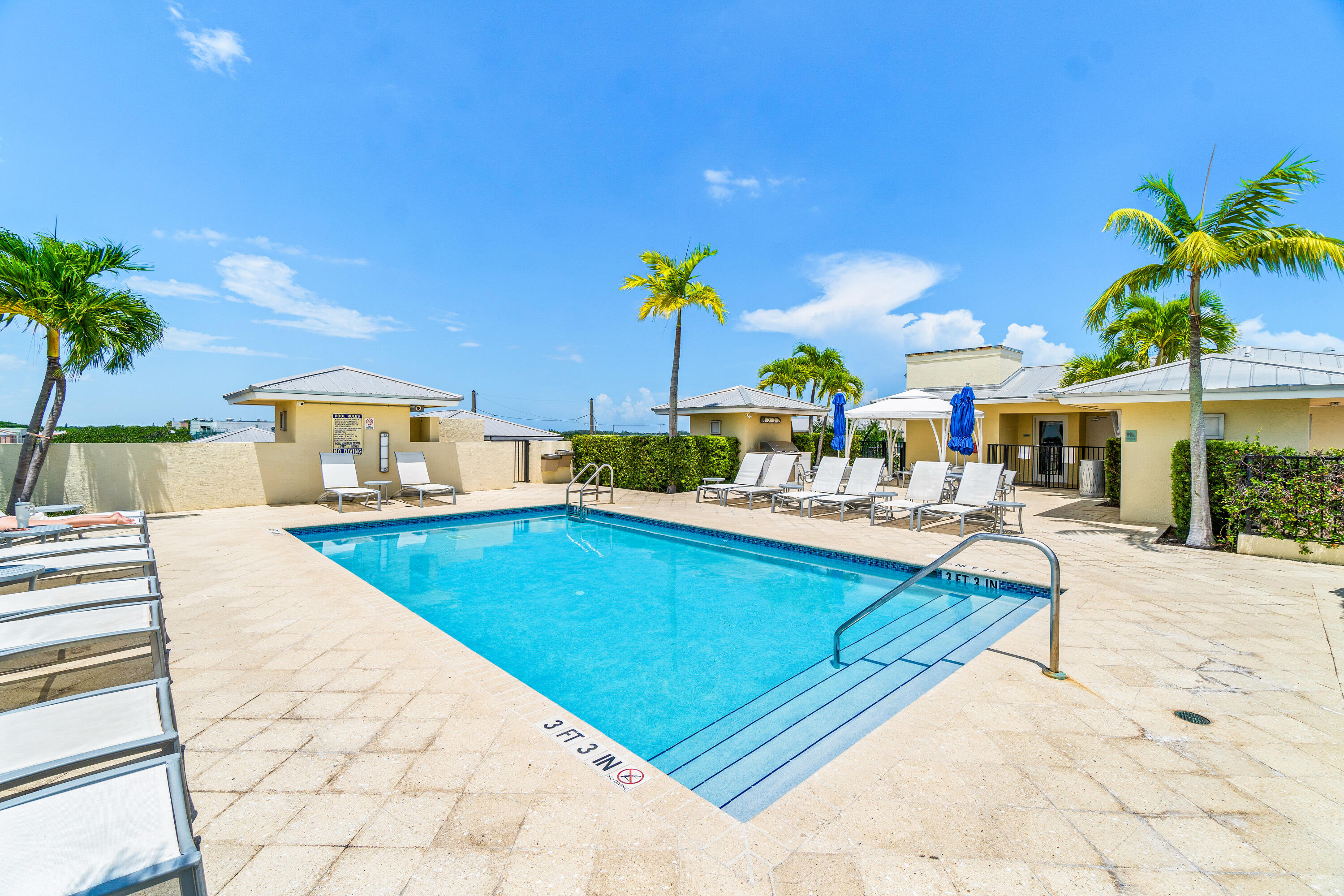 225 NE 1st Street 207