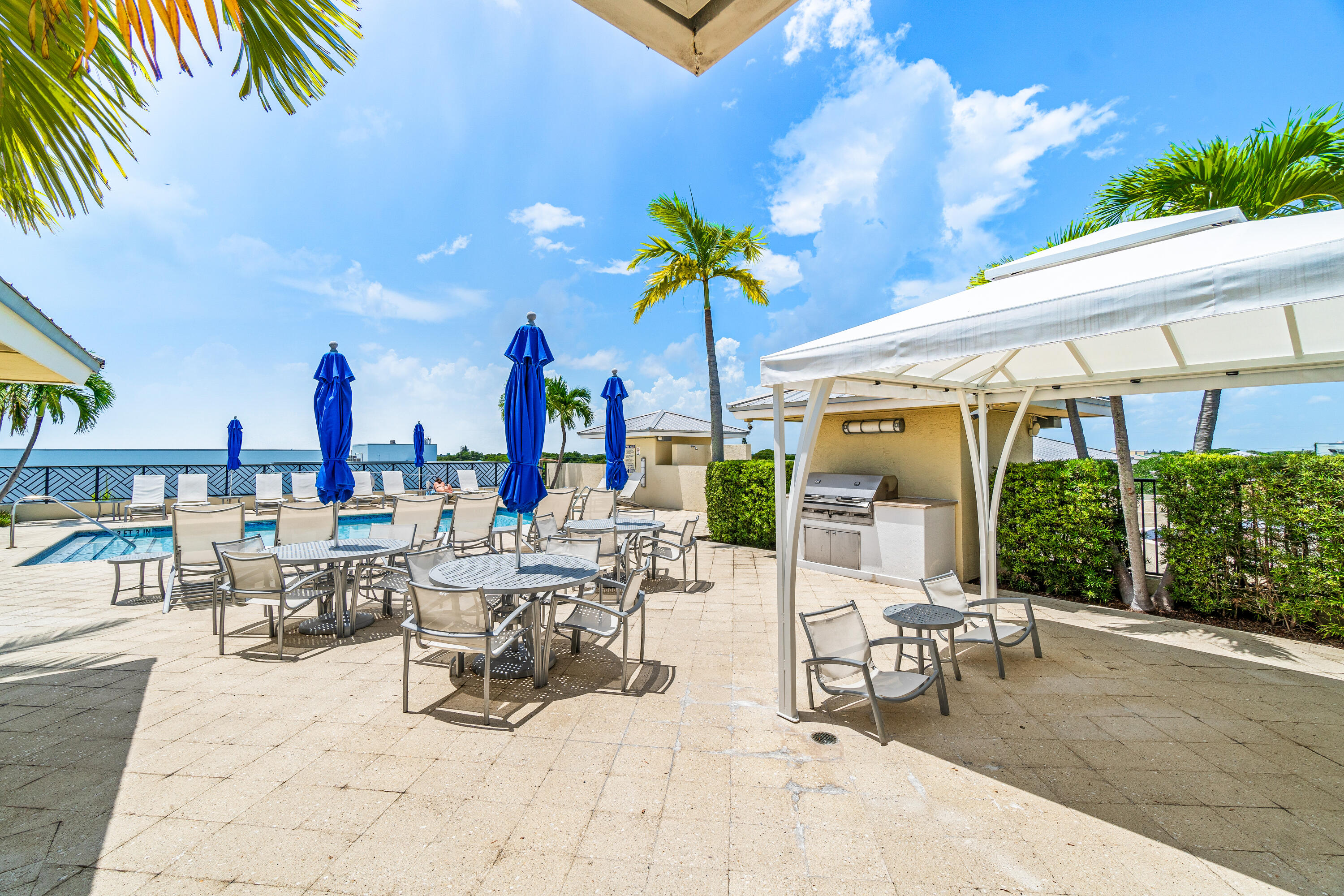 225 NE 1st Street 207