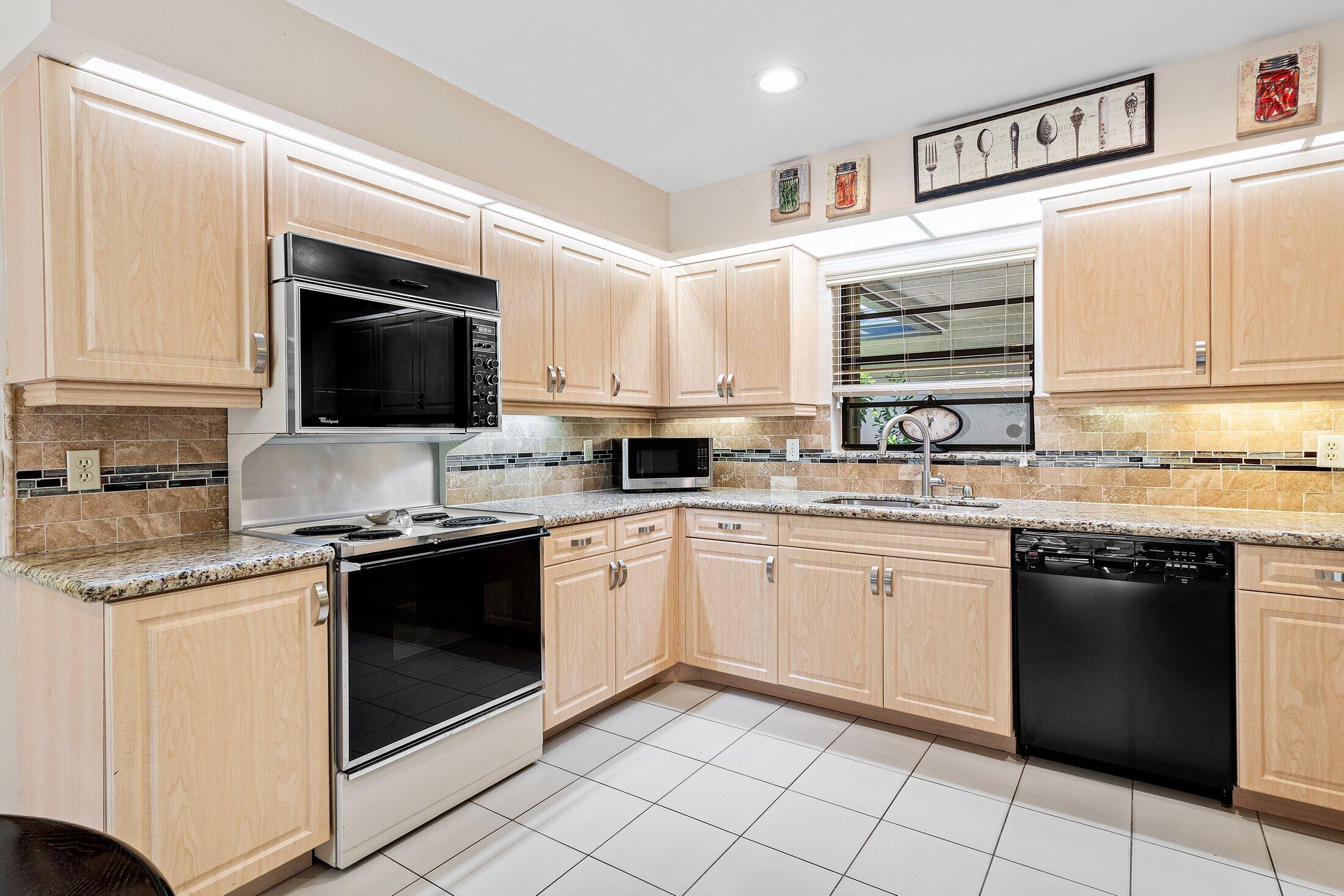 3 Glens Drive E