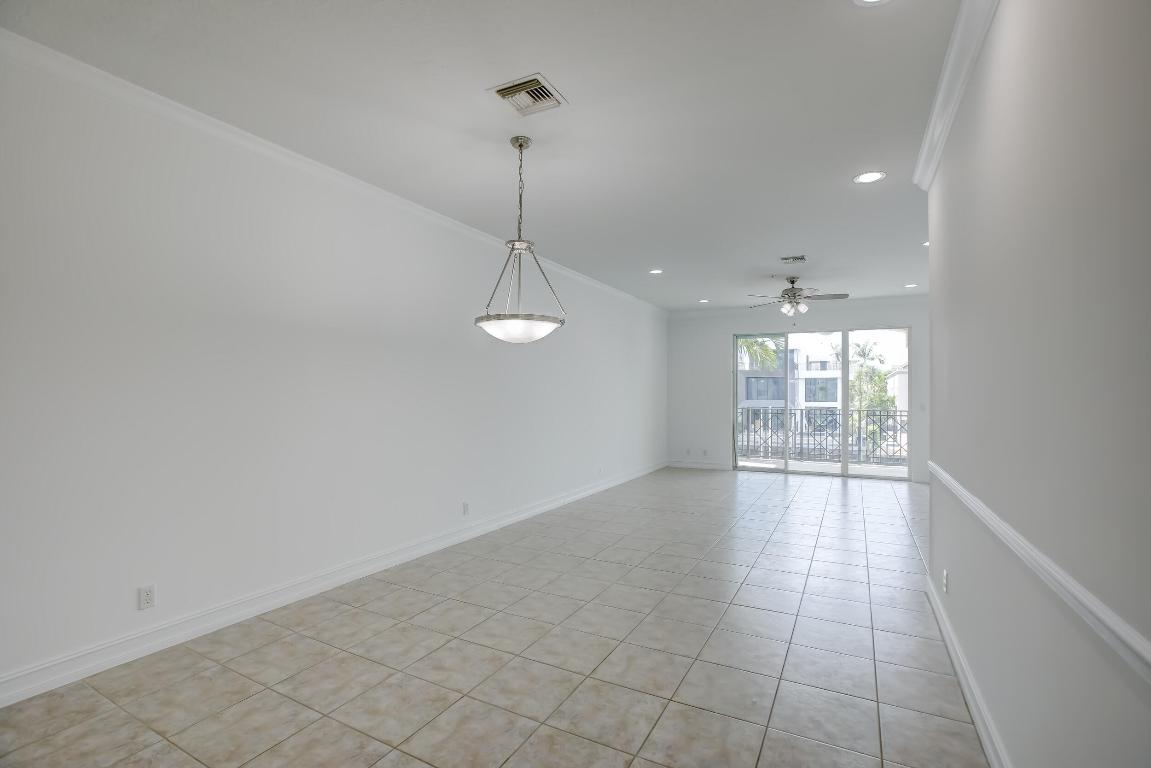 2720 NE 15th Street 203