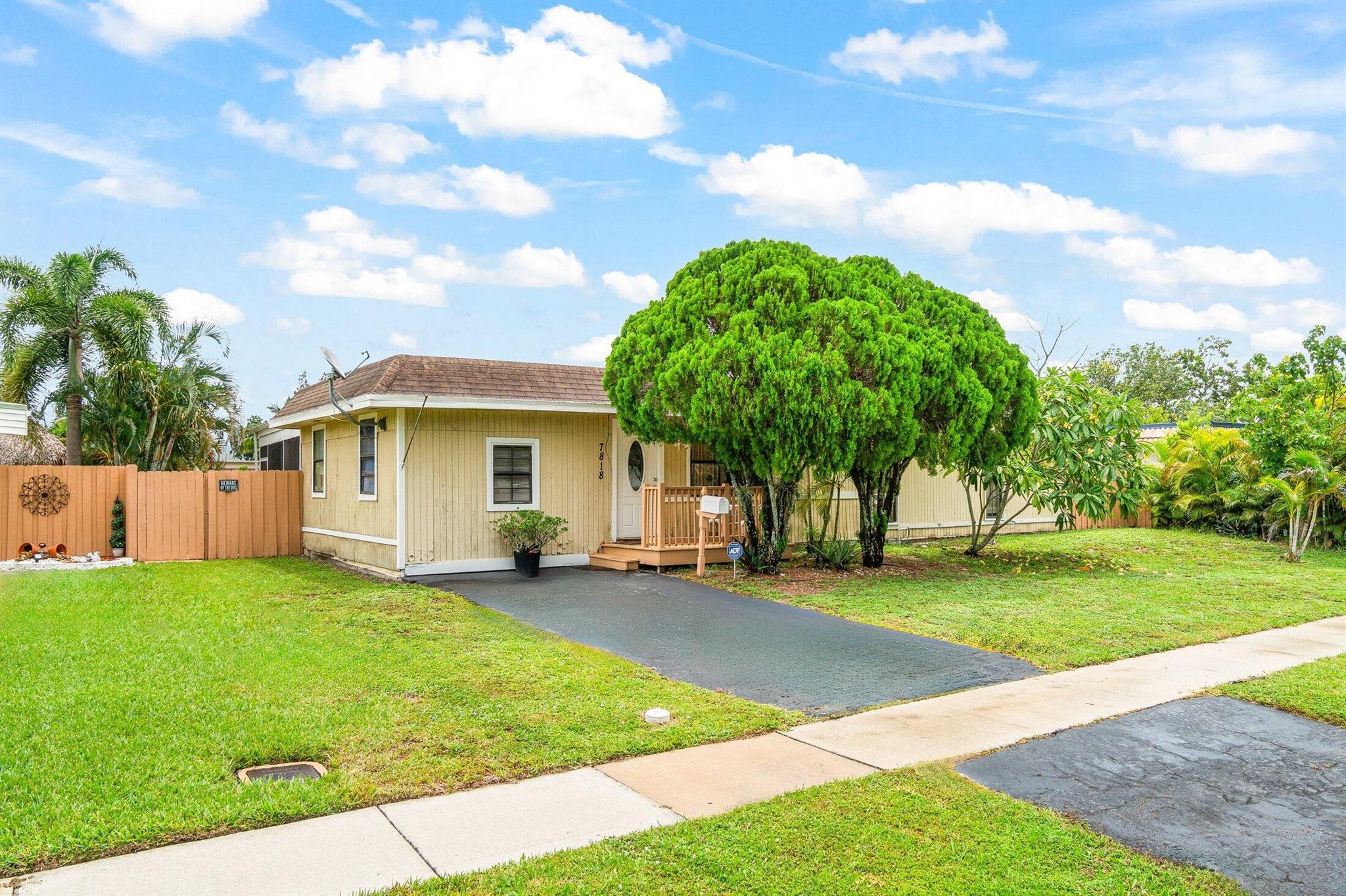 7818 NW 66th Terrace