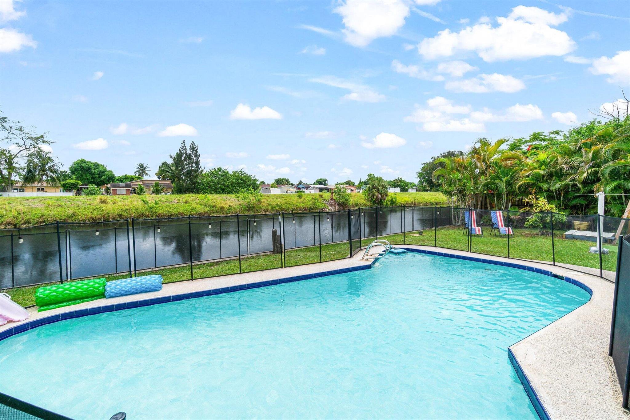 7818 NW 66th Terrace