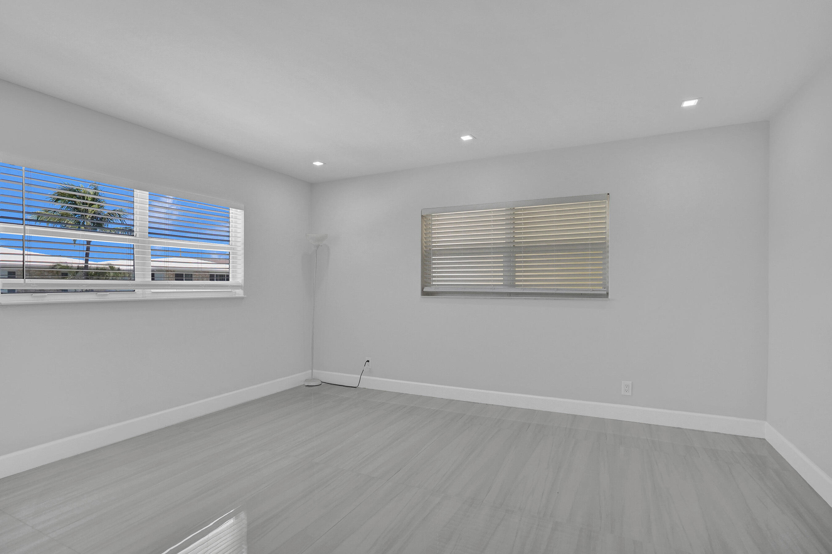 2755 NE 28th Avenue F2