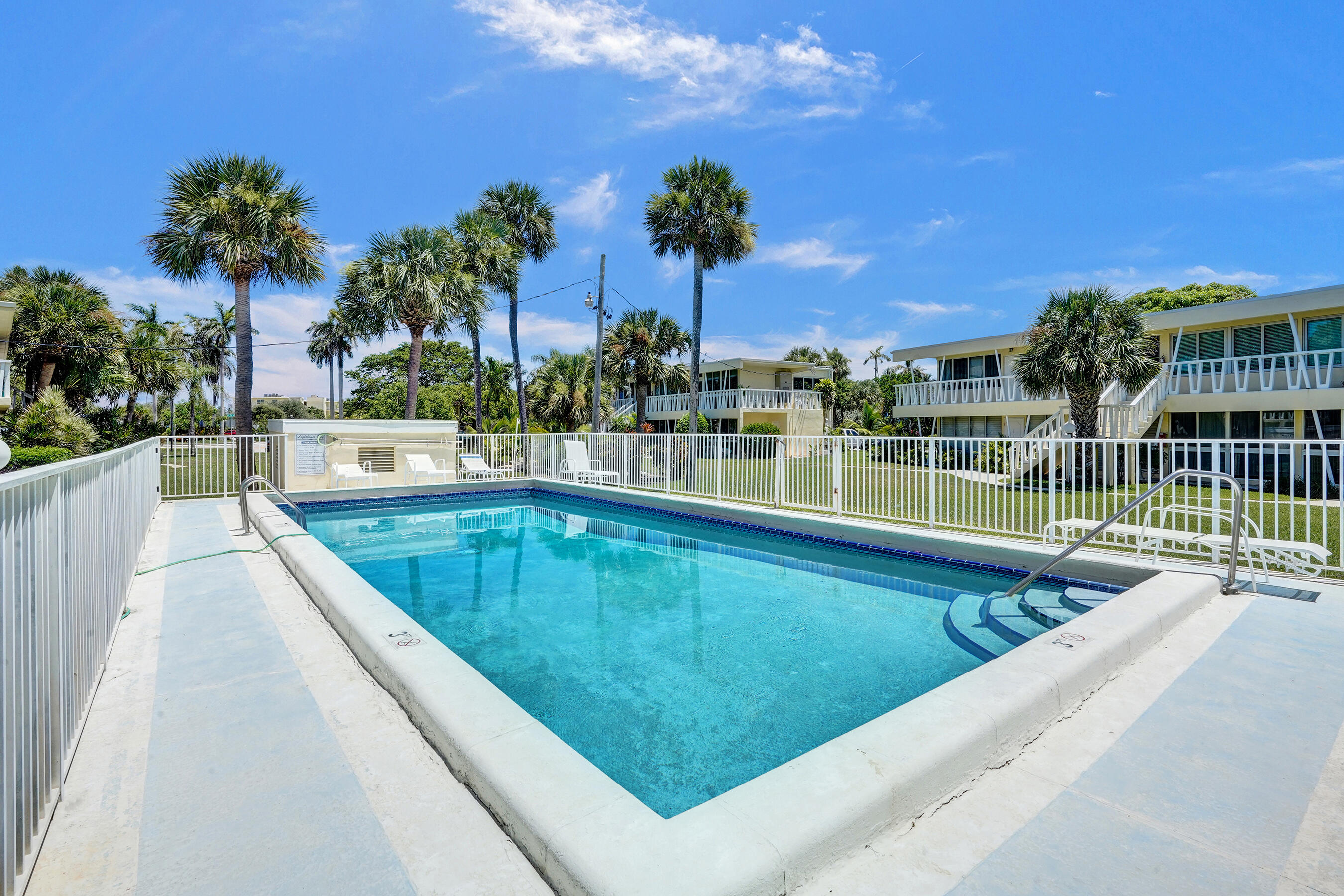 2755 NE 28th Avenue F2