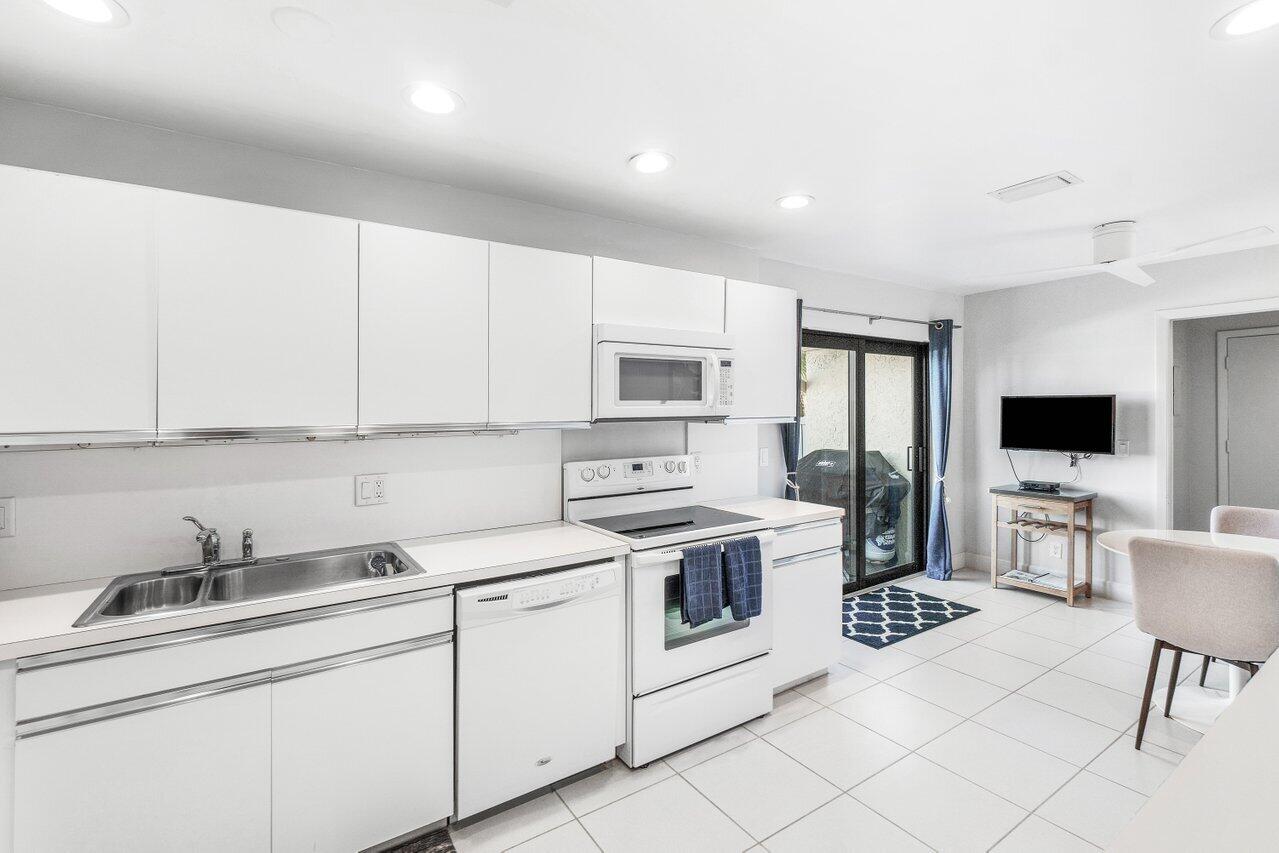 12 Eastgate Drive D
