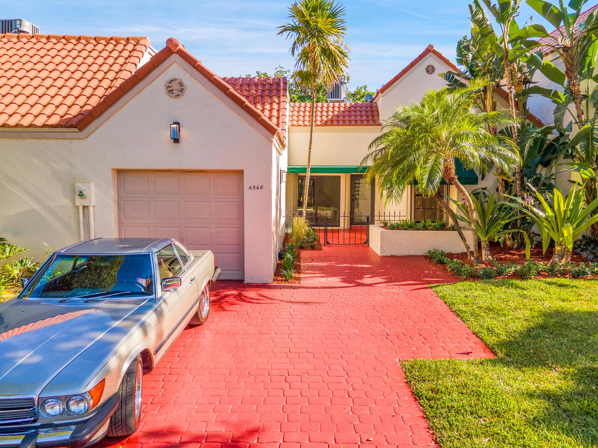 6560 Las Flores Drive