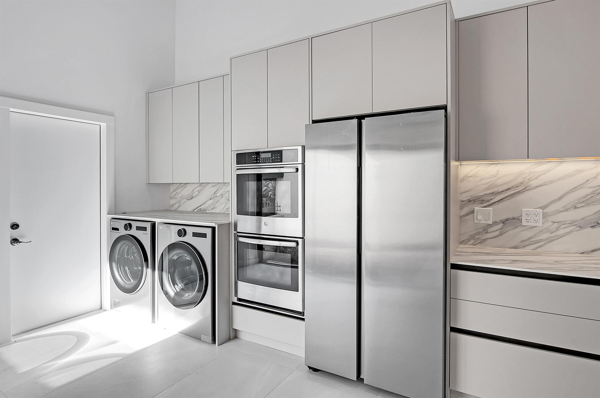 6560 Las Flores Drive