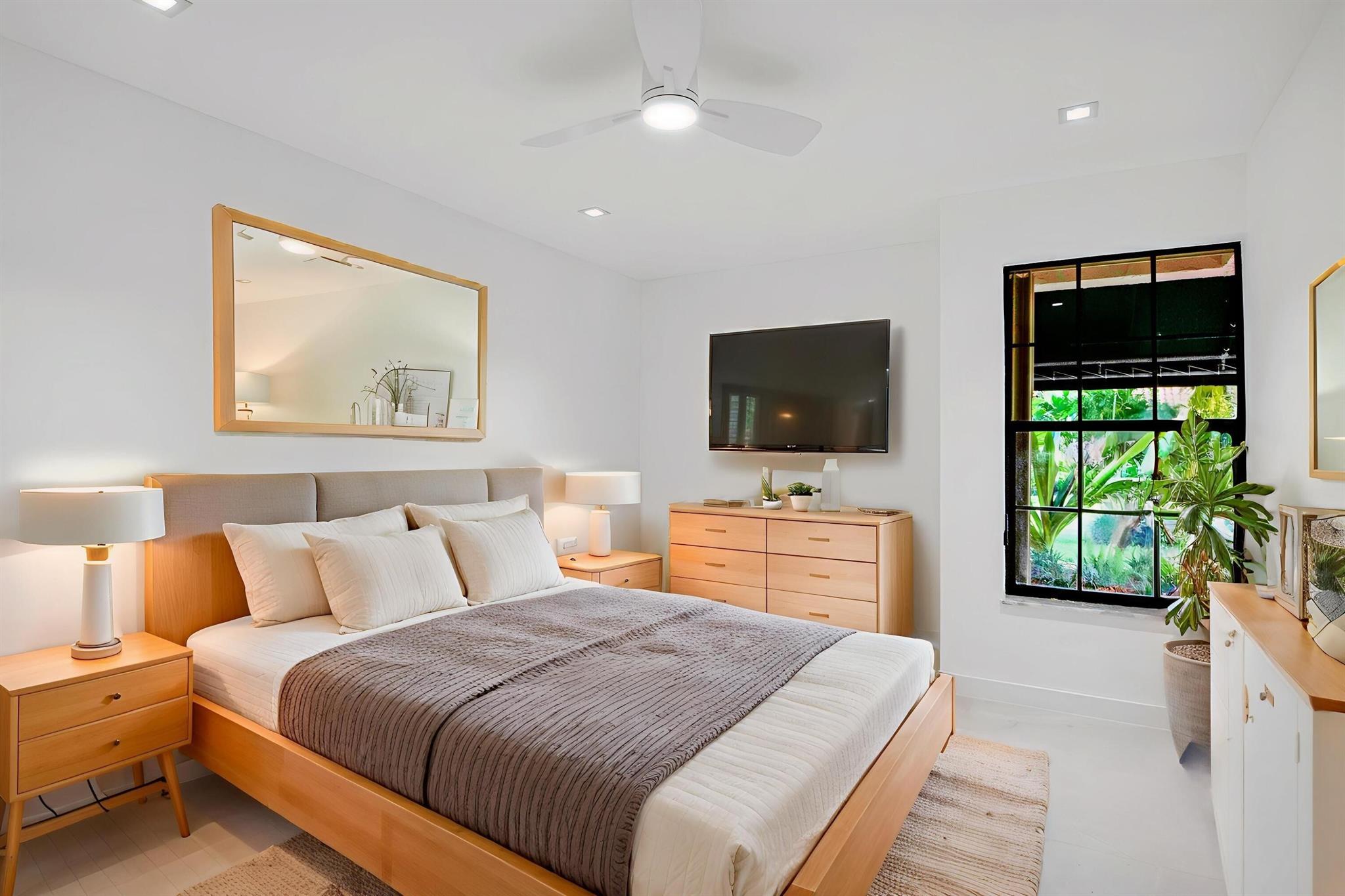 6560 Las Flores Drive