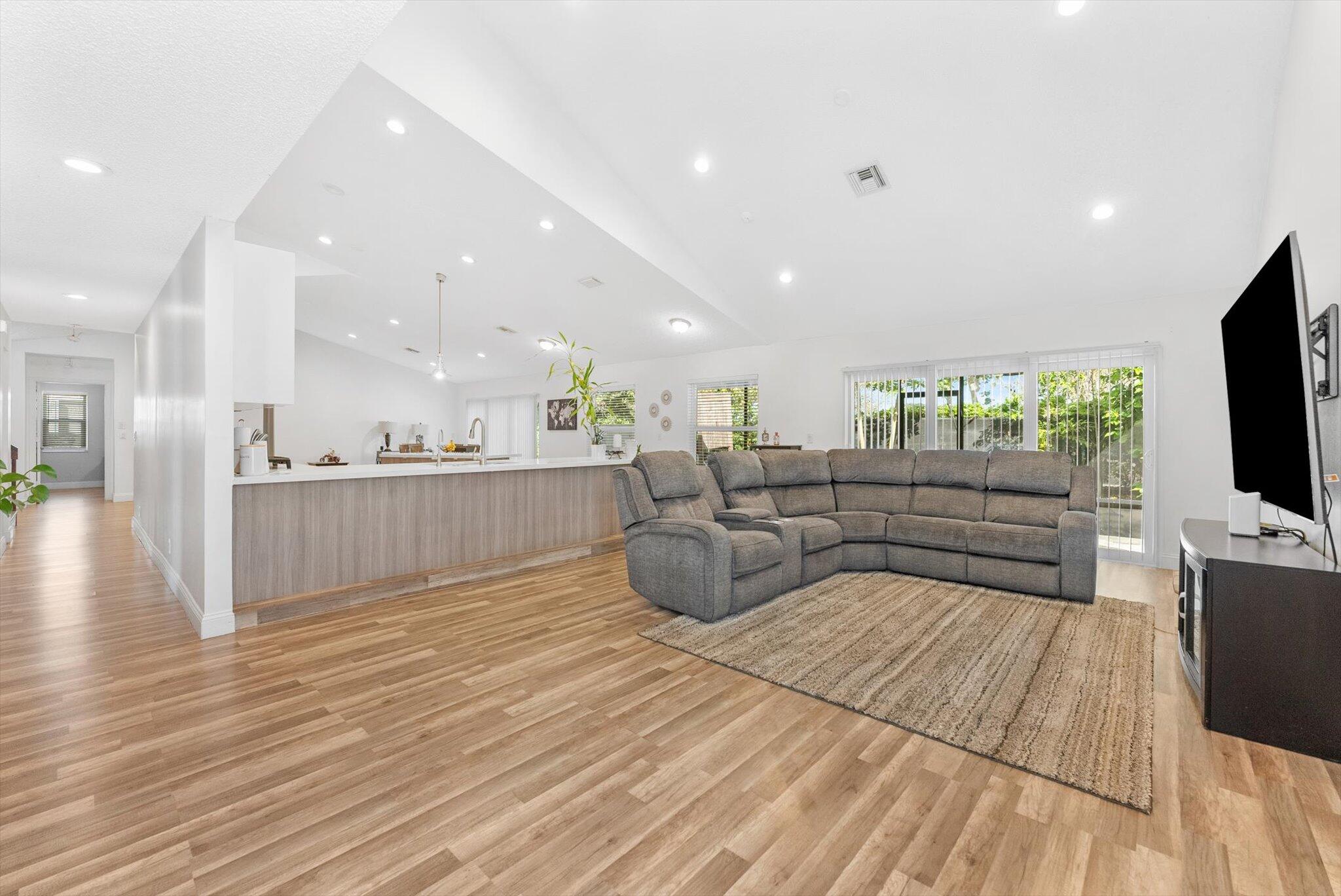 5185 NW 52nd Street