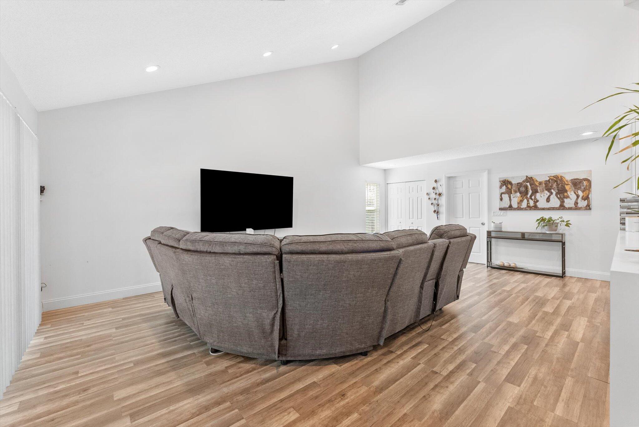 5185 NW 52nd Street