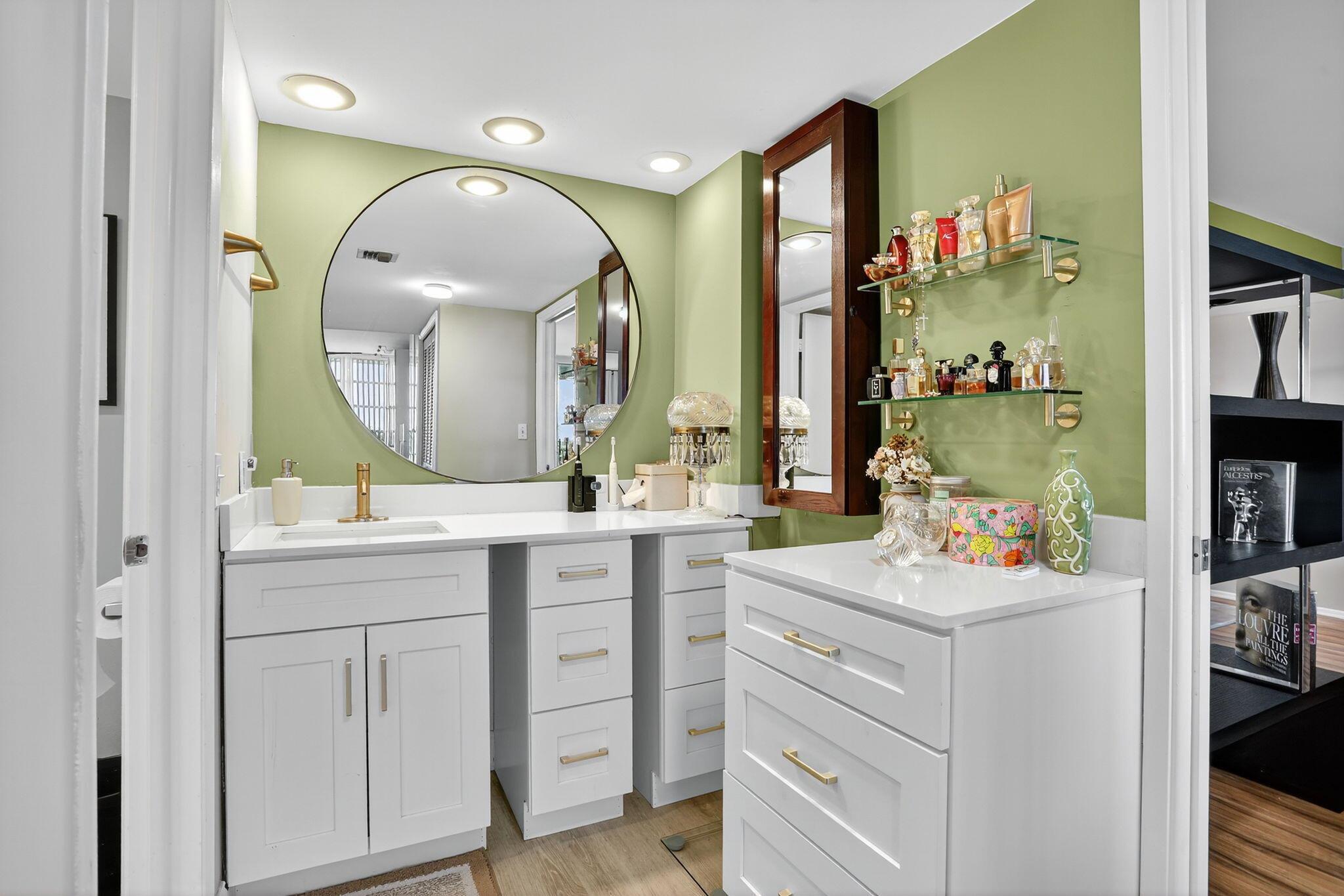 3960 Oaks Clubhouse Drive 504