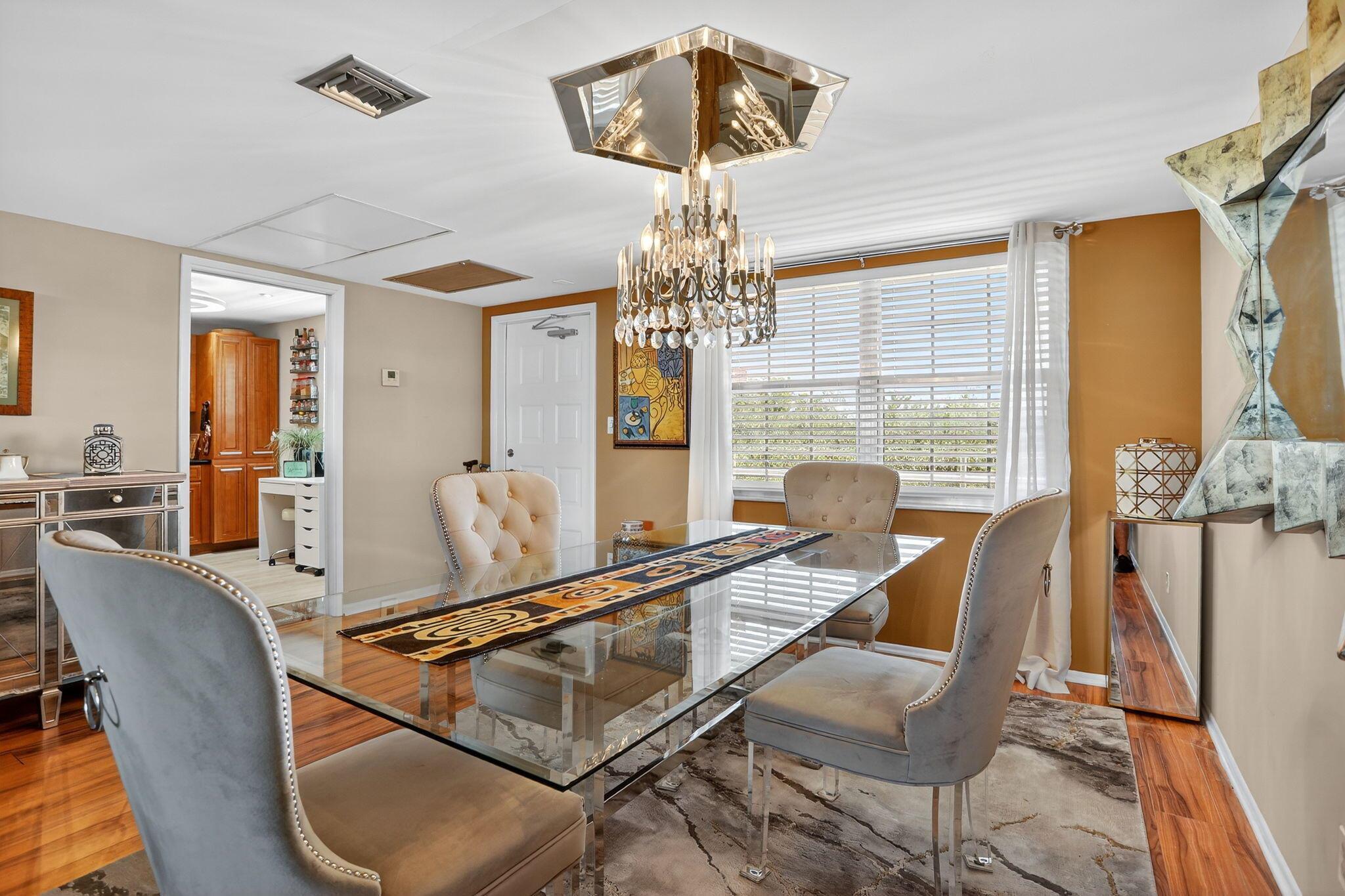 3960 Oaks Clubhouse Drive 504