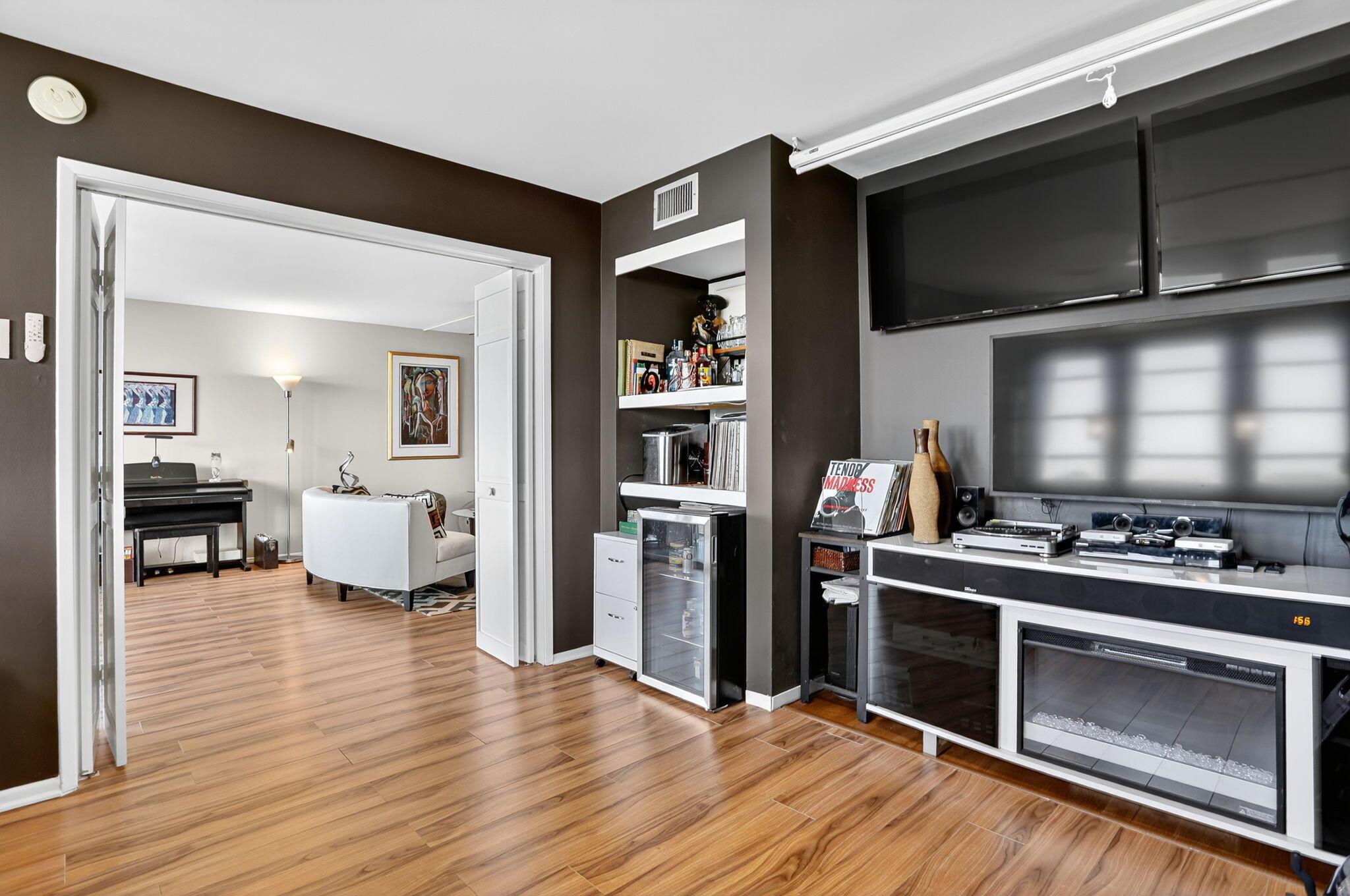 3960 Oaks Clubhouse Drive 504