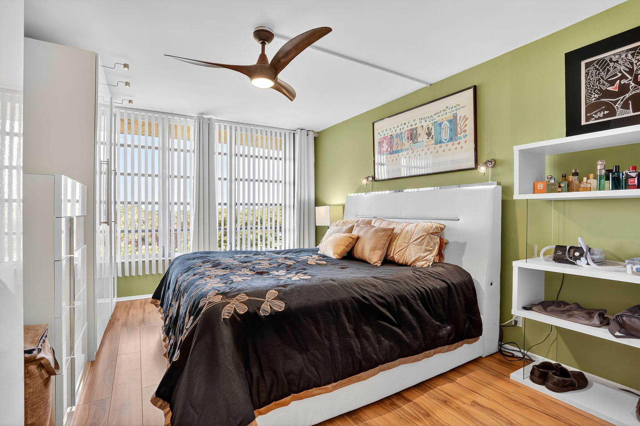 3960 Oaks Clubhouse Drive 504