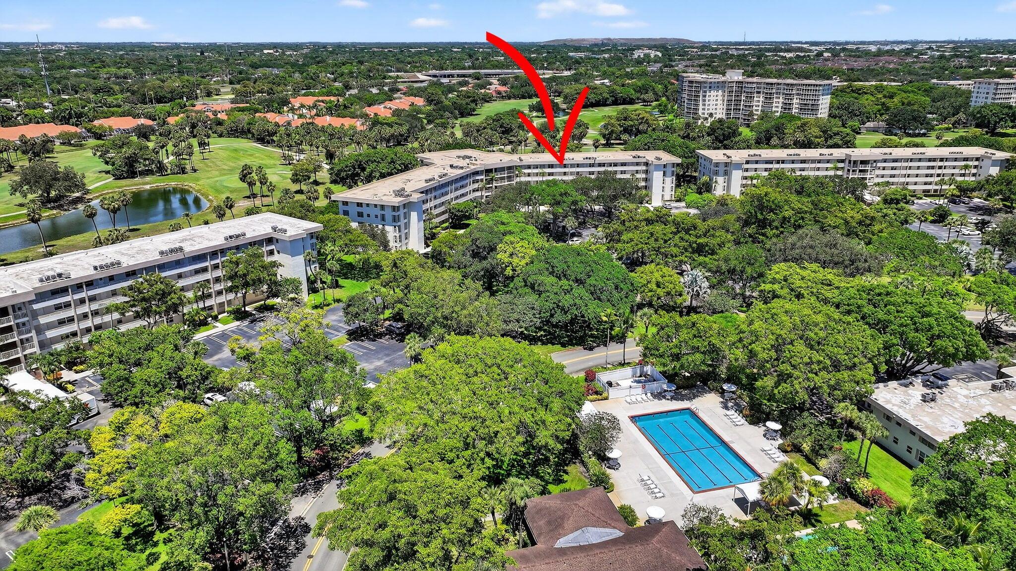 3960 Oaks Clubhouse Drive 504