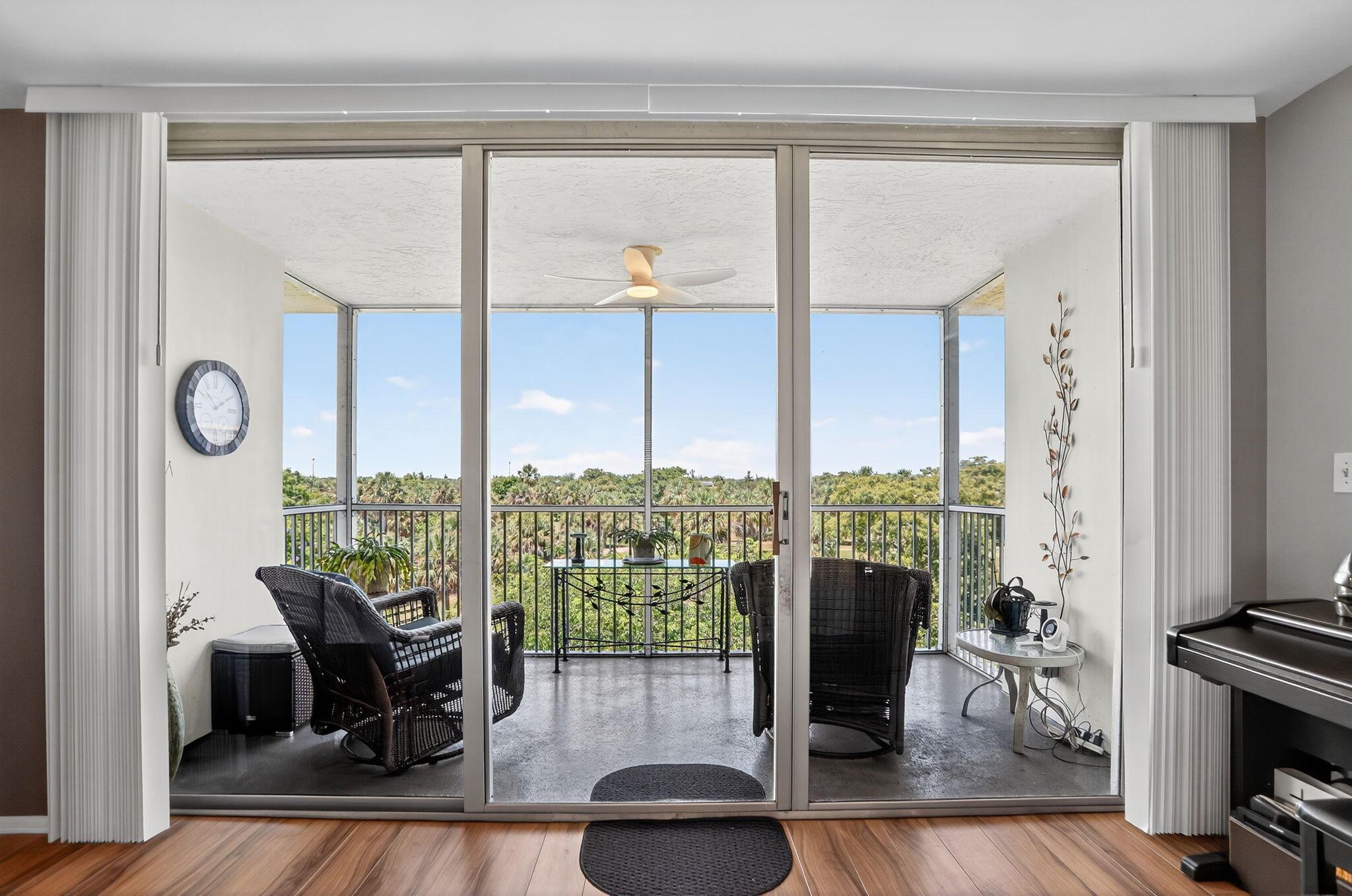 3960 Oaks Clubhouse Drive 504