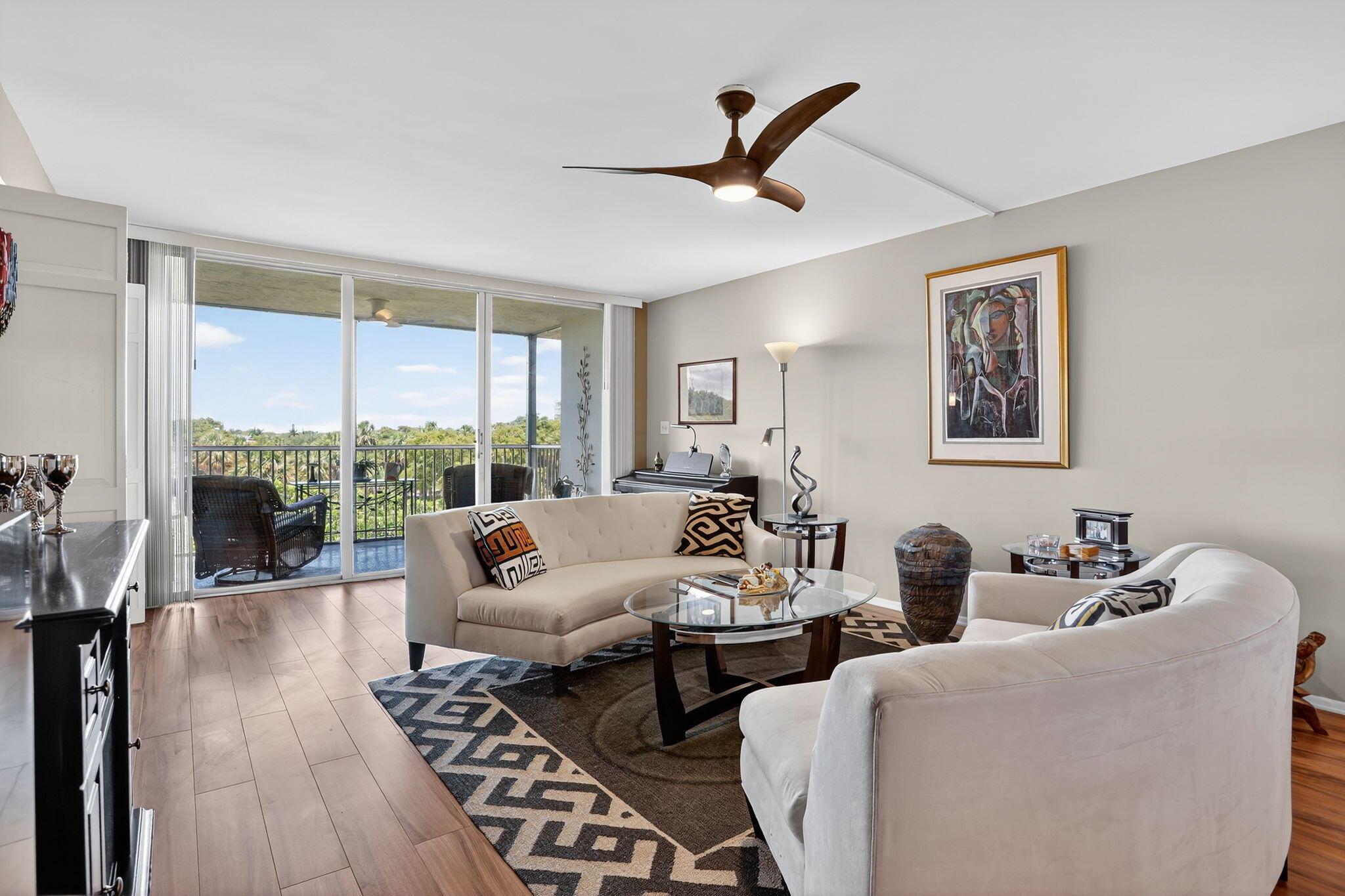 3960 Oaks Clubhouse Drive 504